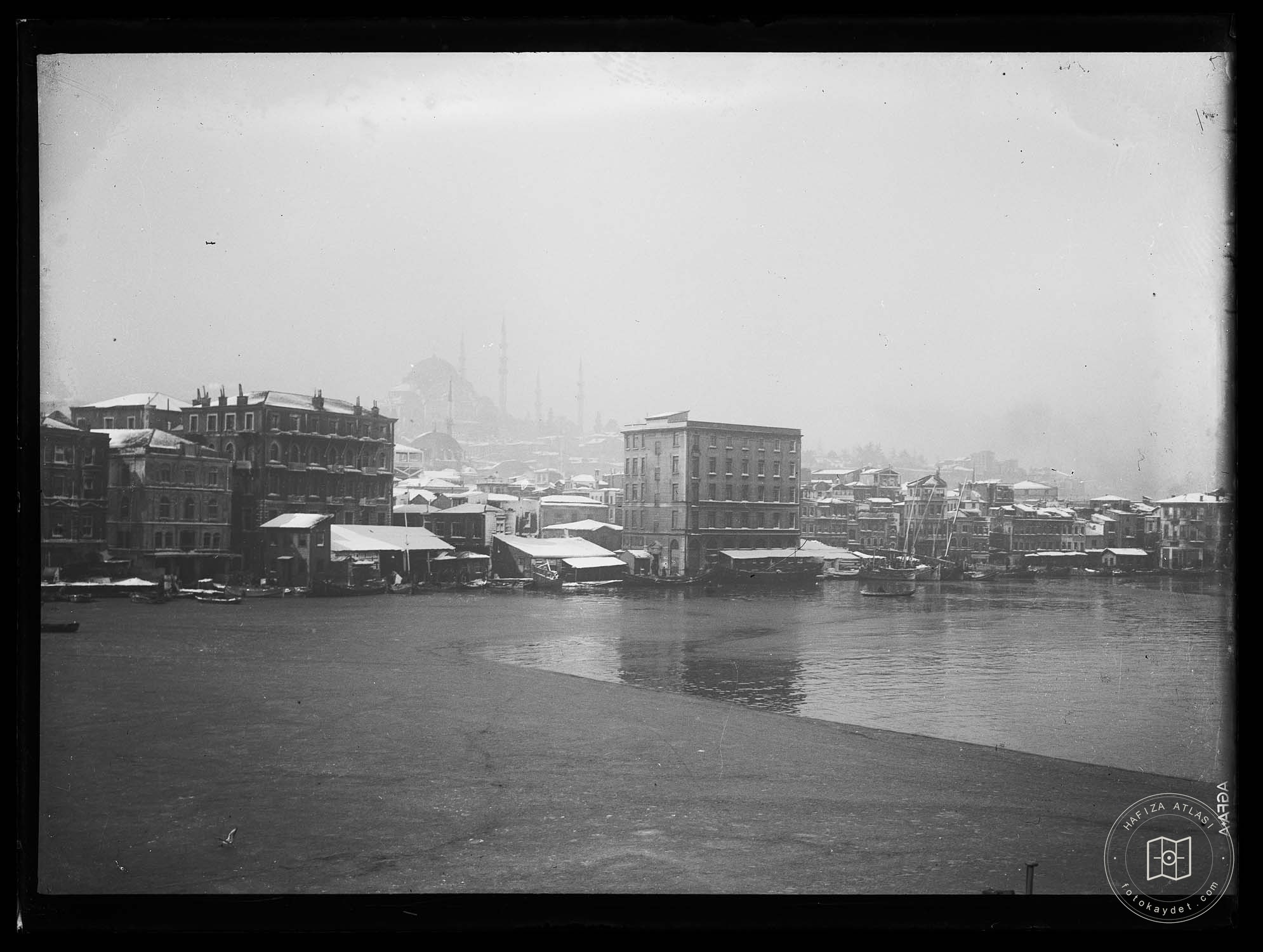 Golden Horn Yemiş Scaffolding On A Snowy Day