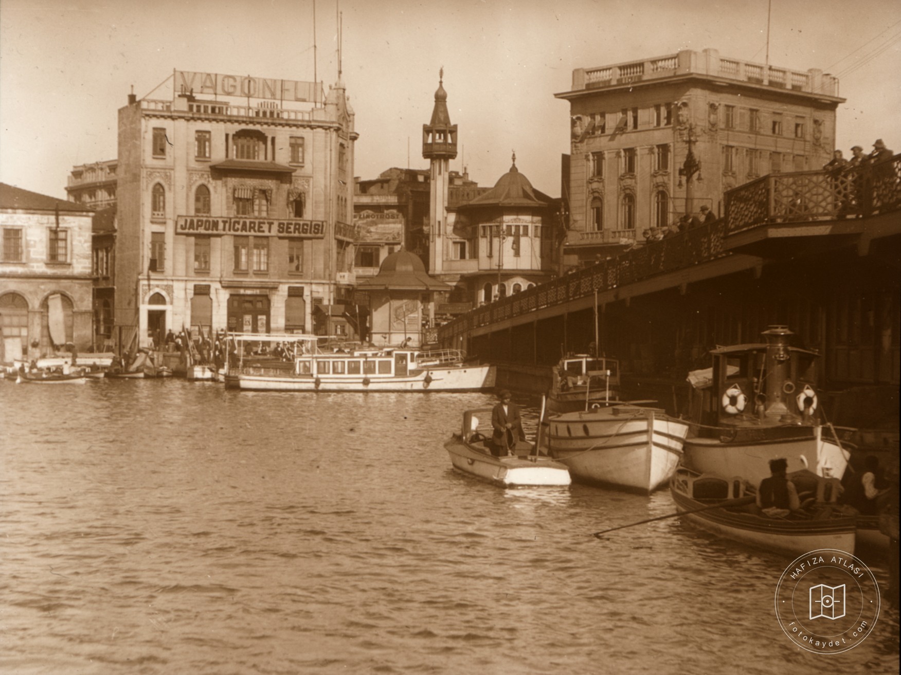 Karaköy Meydanı ve Galata Köprüsü’nün Görünümü