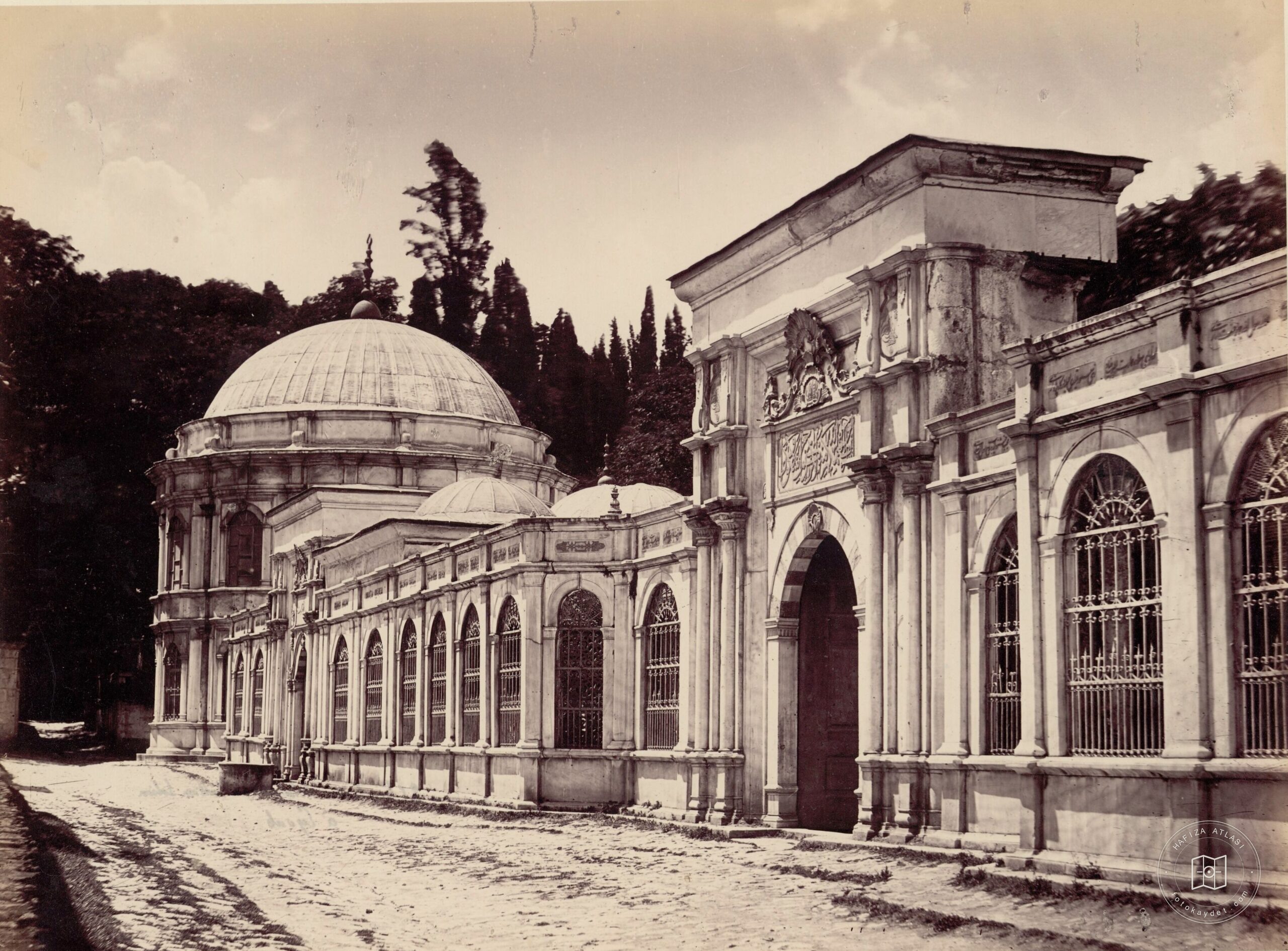Mihrişah Valide Sultan Leaf and Tomb