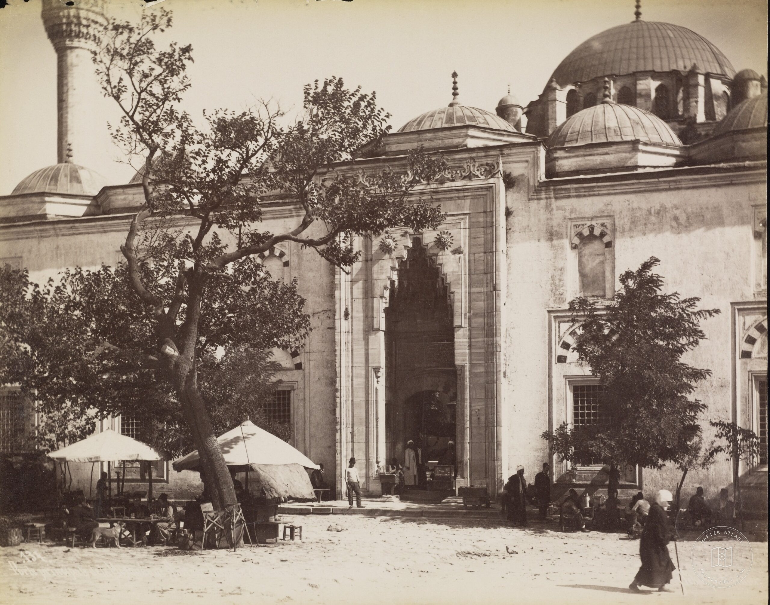 Beyazıt Camii Avlu Girişi