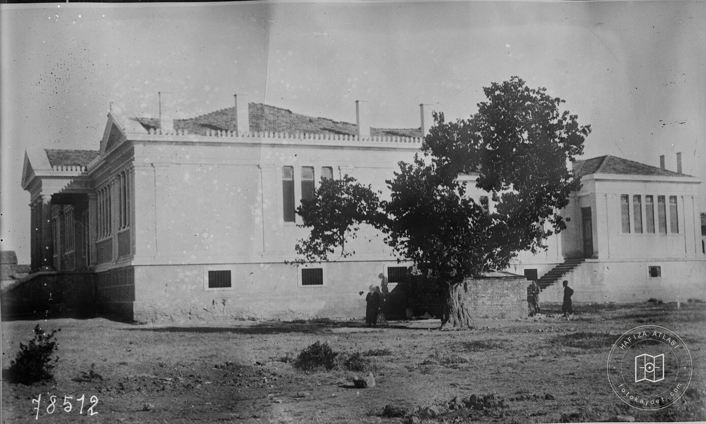 İngiliz Birliklerinin Yerleştirildiği Çanakkale Rum Erkek Mektebi