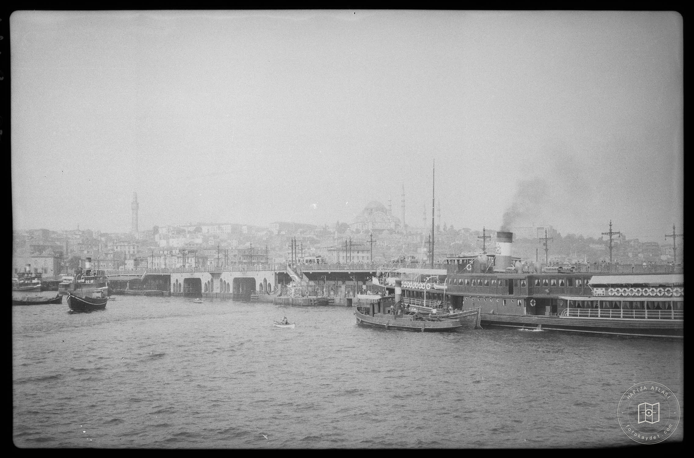 Karaköy’e Yanaşan Gemiden İstanbul’un Görünümü