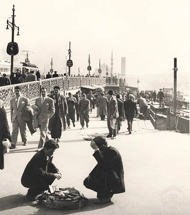 Galata Bridge’nün Karaköy Ayağında Seyyar Esnaf