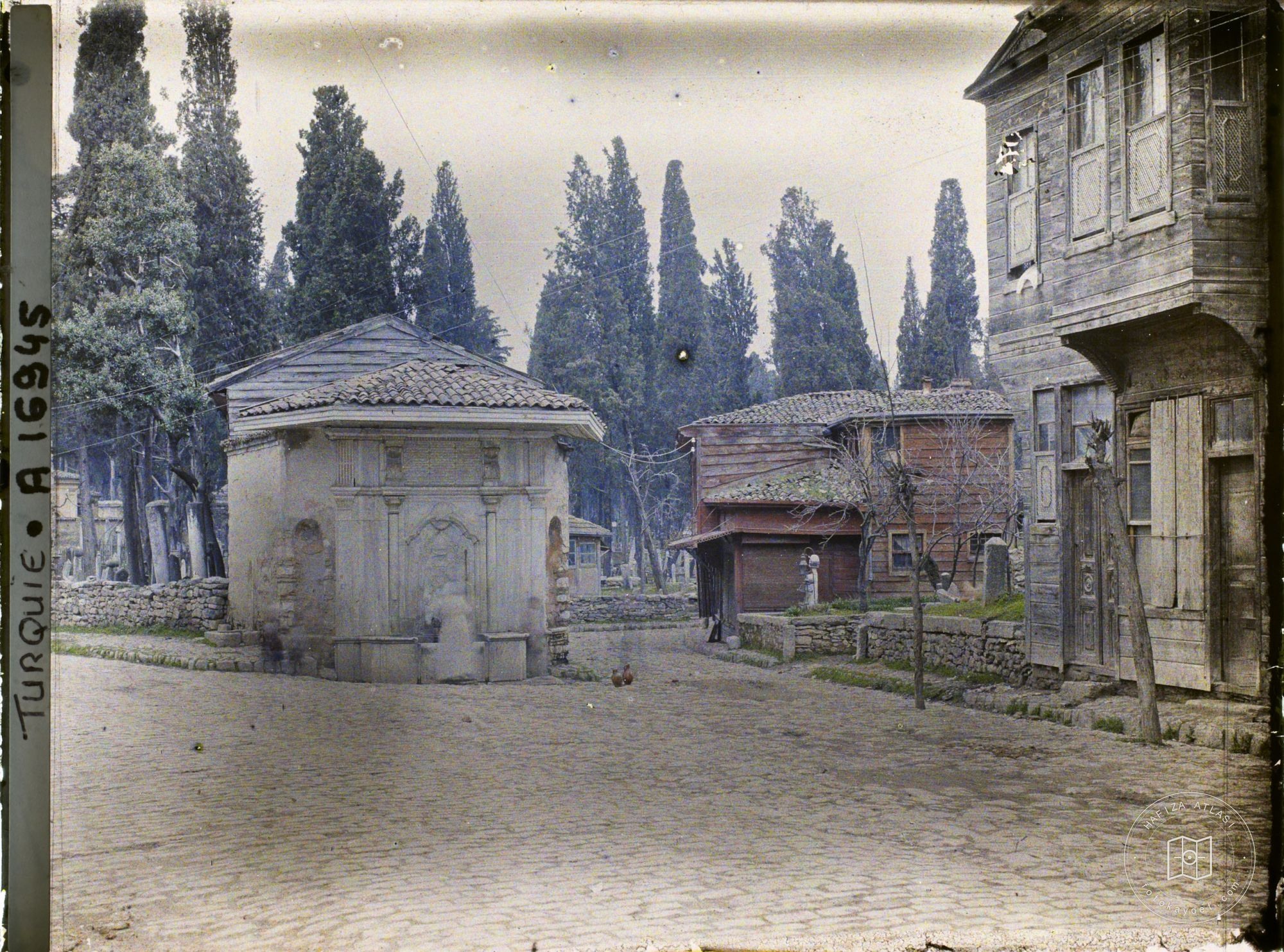 Mihrişah Valide Sultan Fountain and Environment