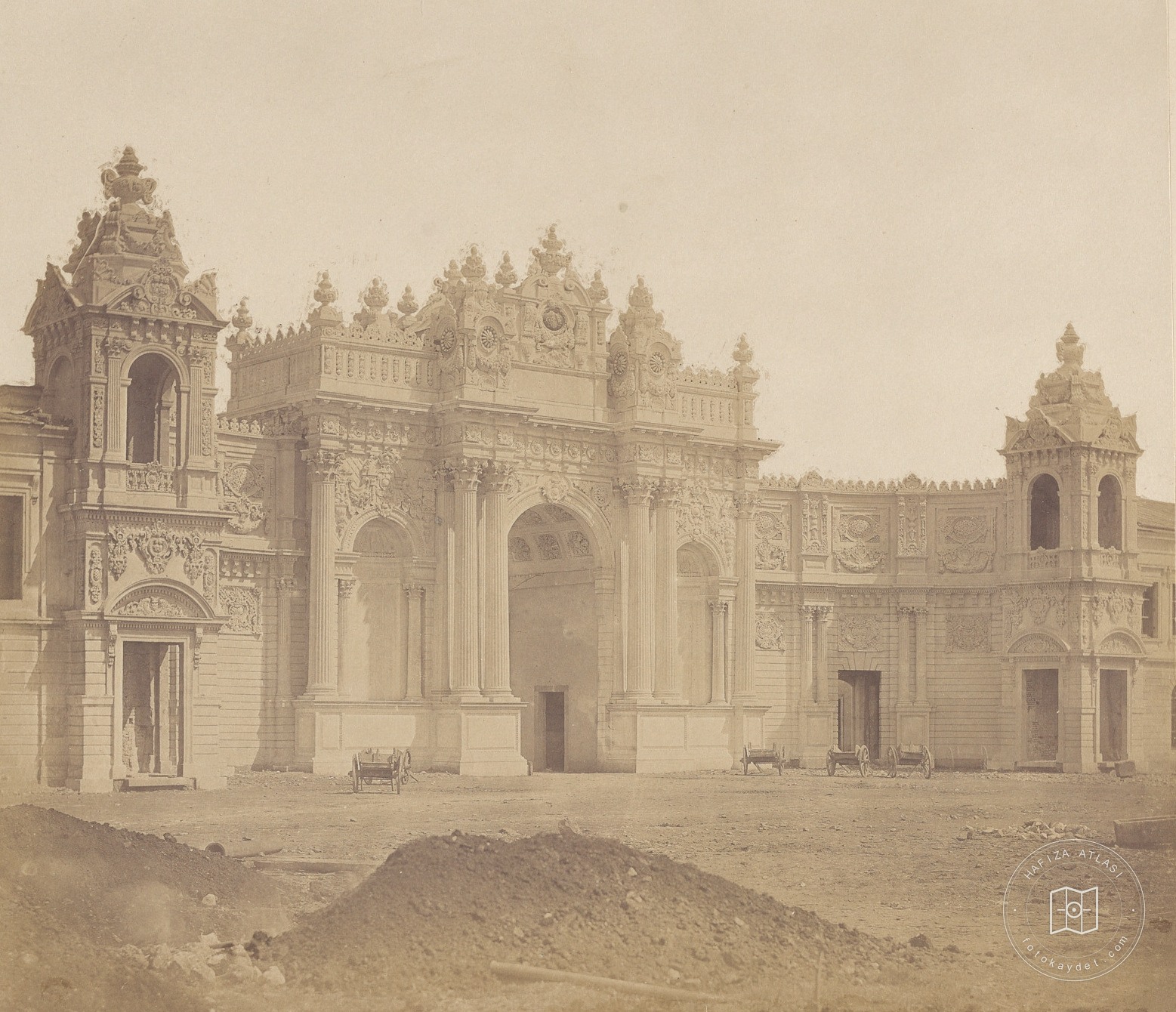 Dolmabahçe Palace Saltanate Gate