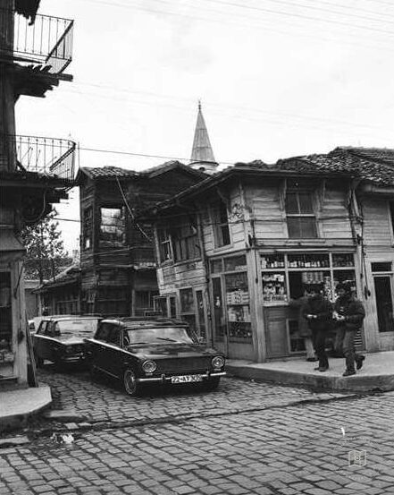 Saraçlar Avenue’nden Medrese Street’a Bakış