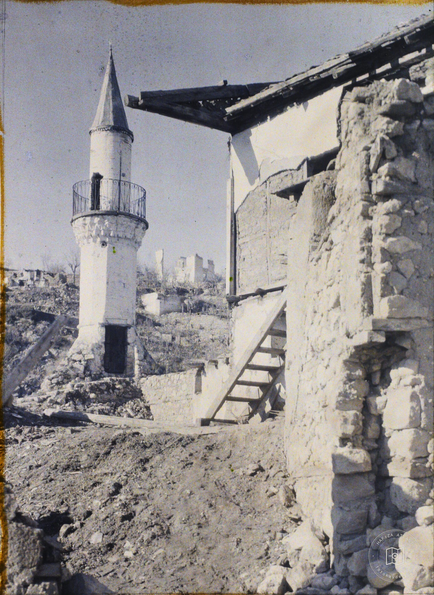 Şeyh Edebali Türbesi Yakınındaki Minare
