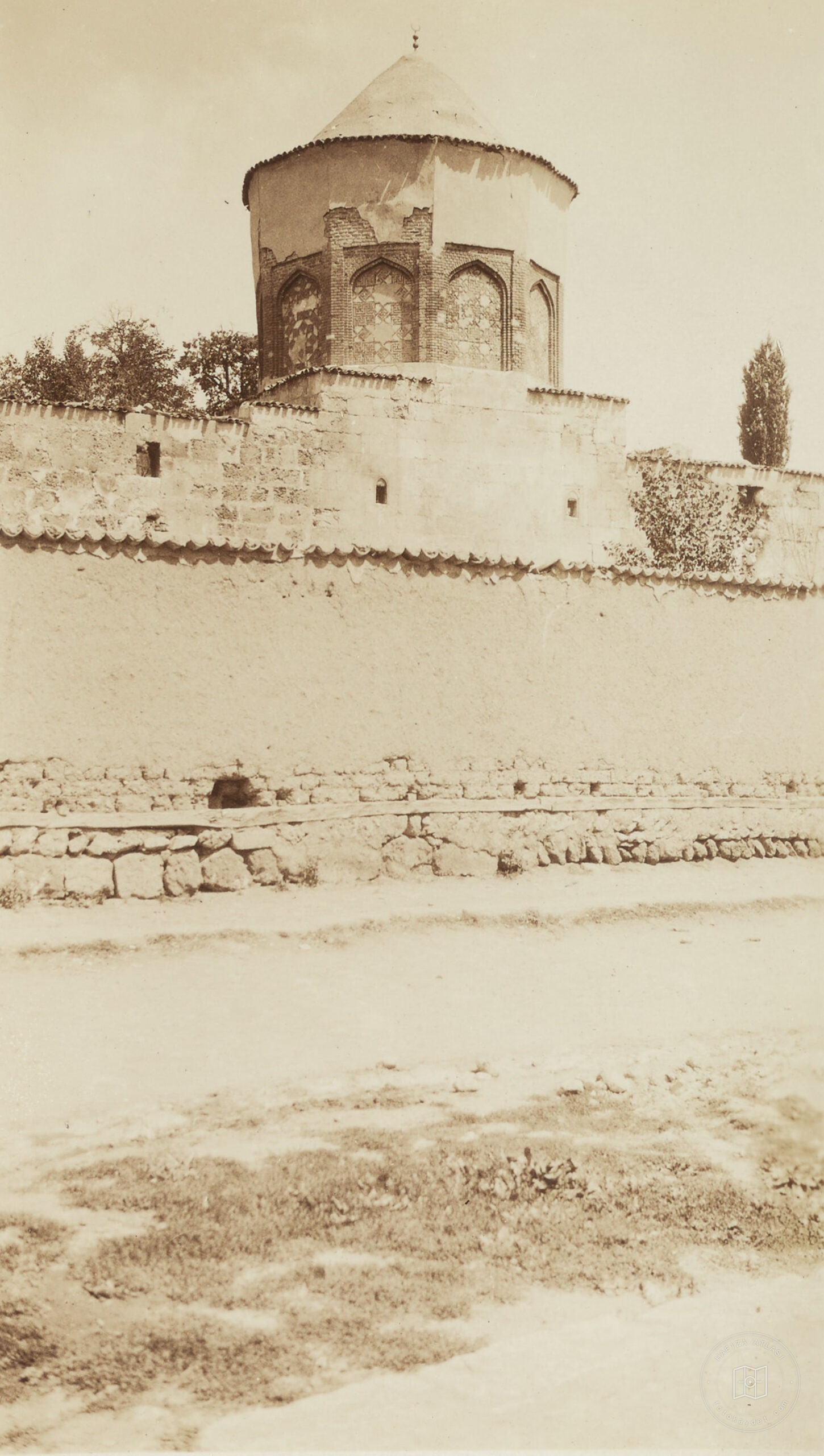 I. İzzeddin Keykavus Türbesi