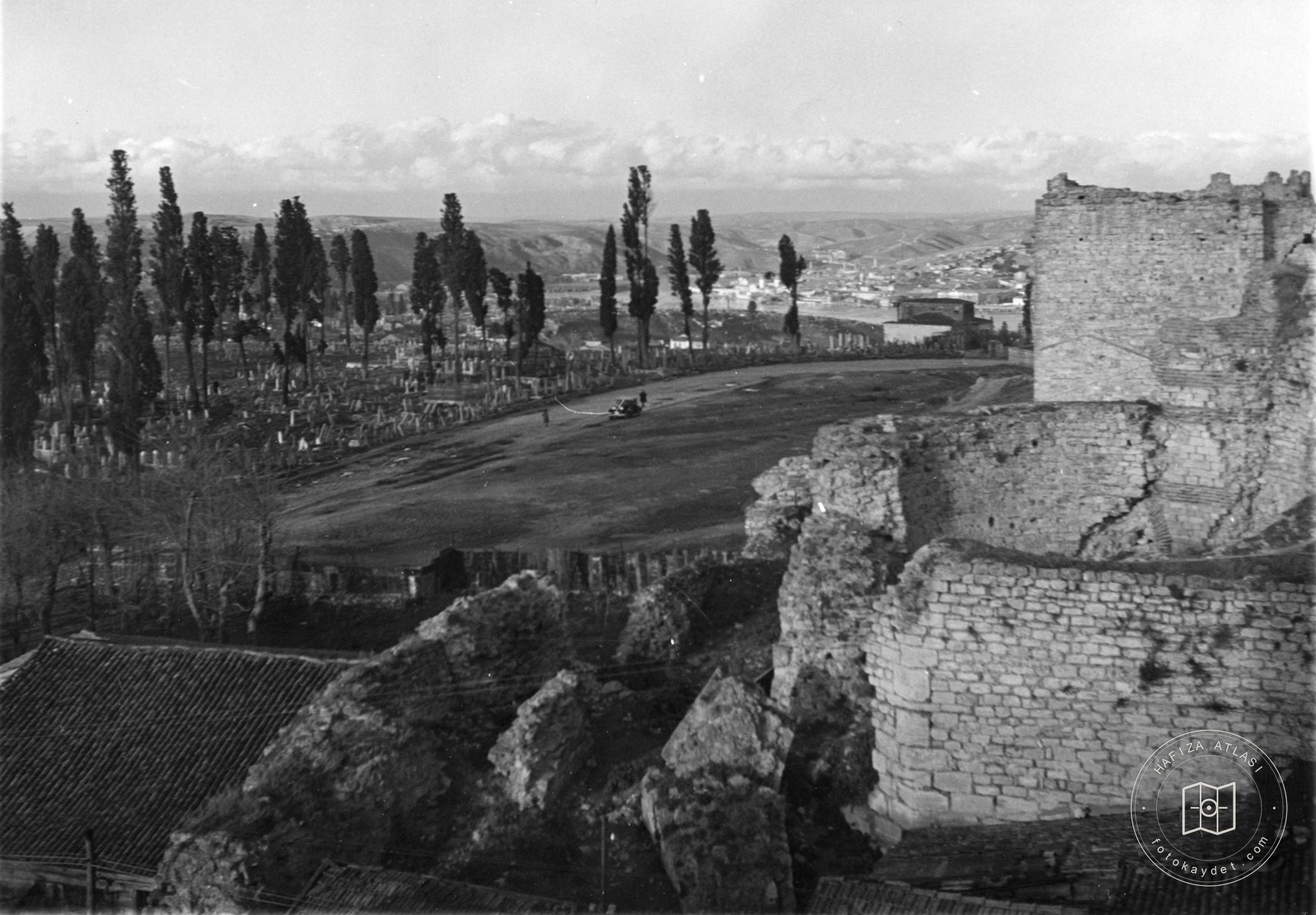 Edirnekapı’dan Mısır Tarlası Cemetery and Kara Surları