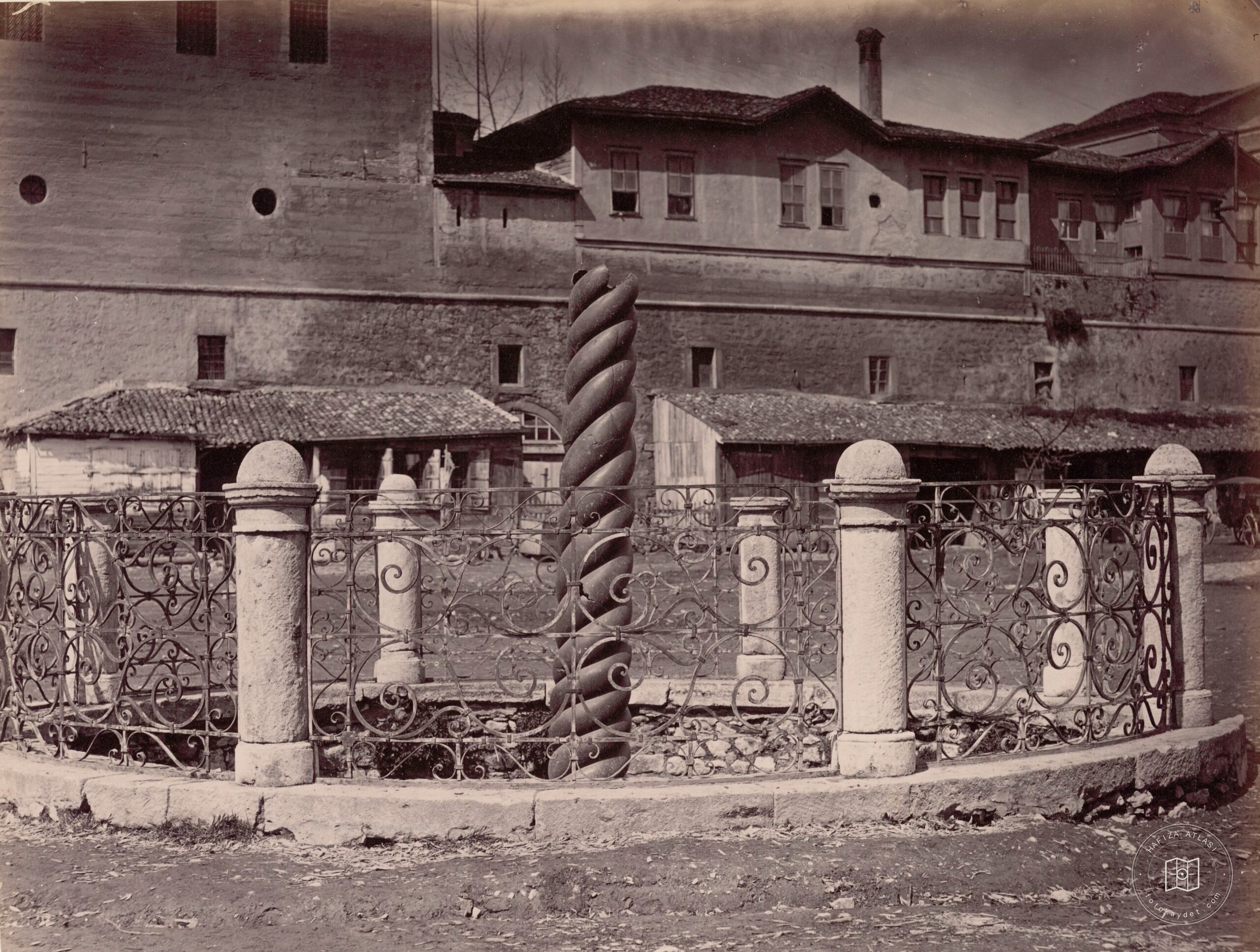 Snake Column