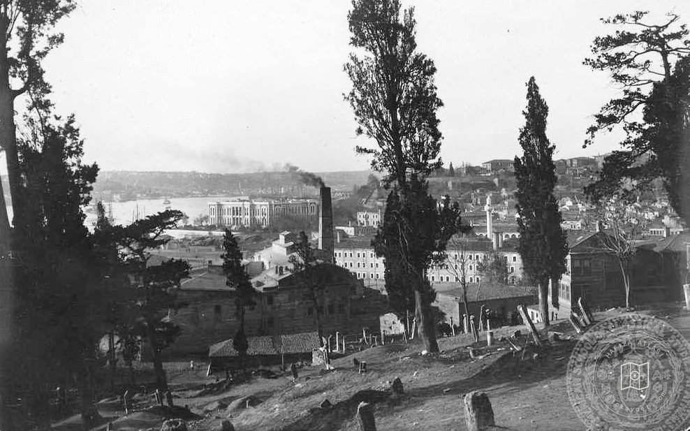 Şişhane Mezarlığı’ndan Kasımpaşa’ya Bakış