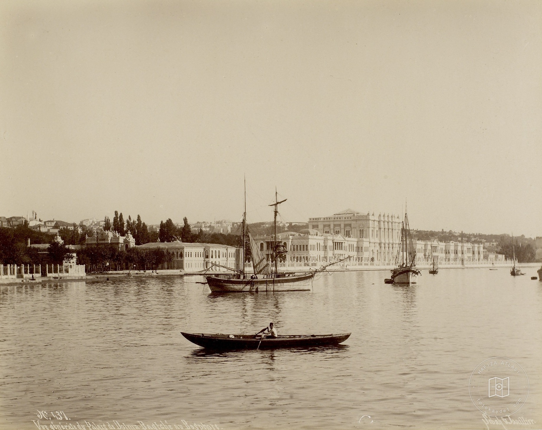 Dolmabahçe Sarayı (Sepya)