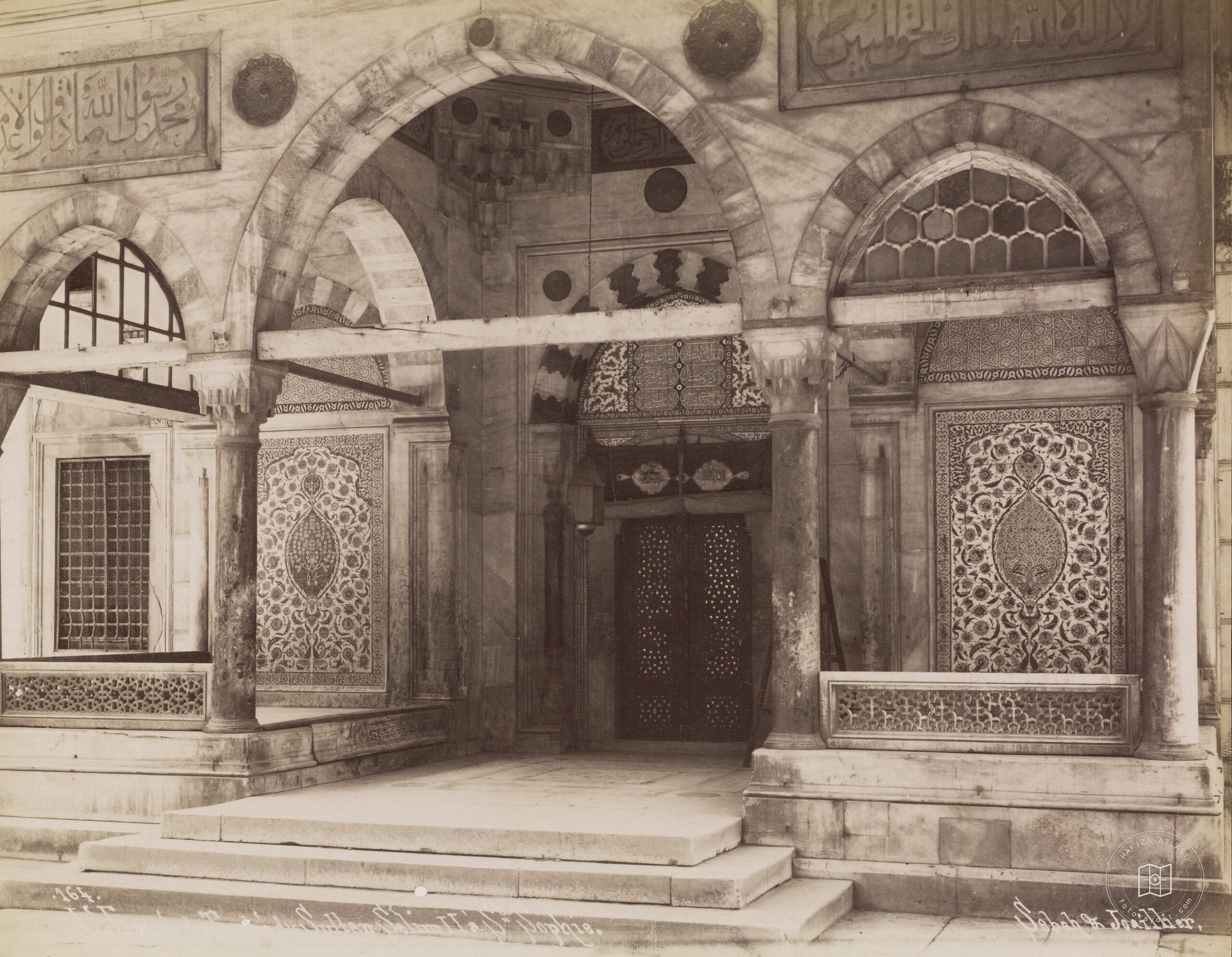 Sultan II. Selim Türbesi Girişi