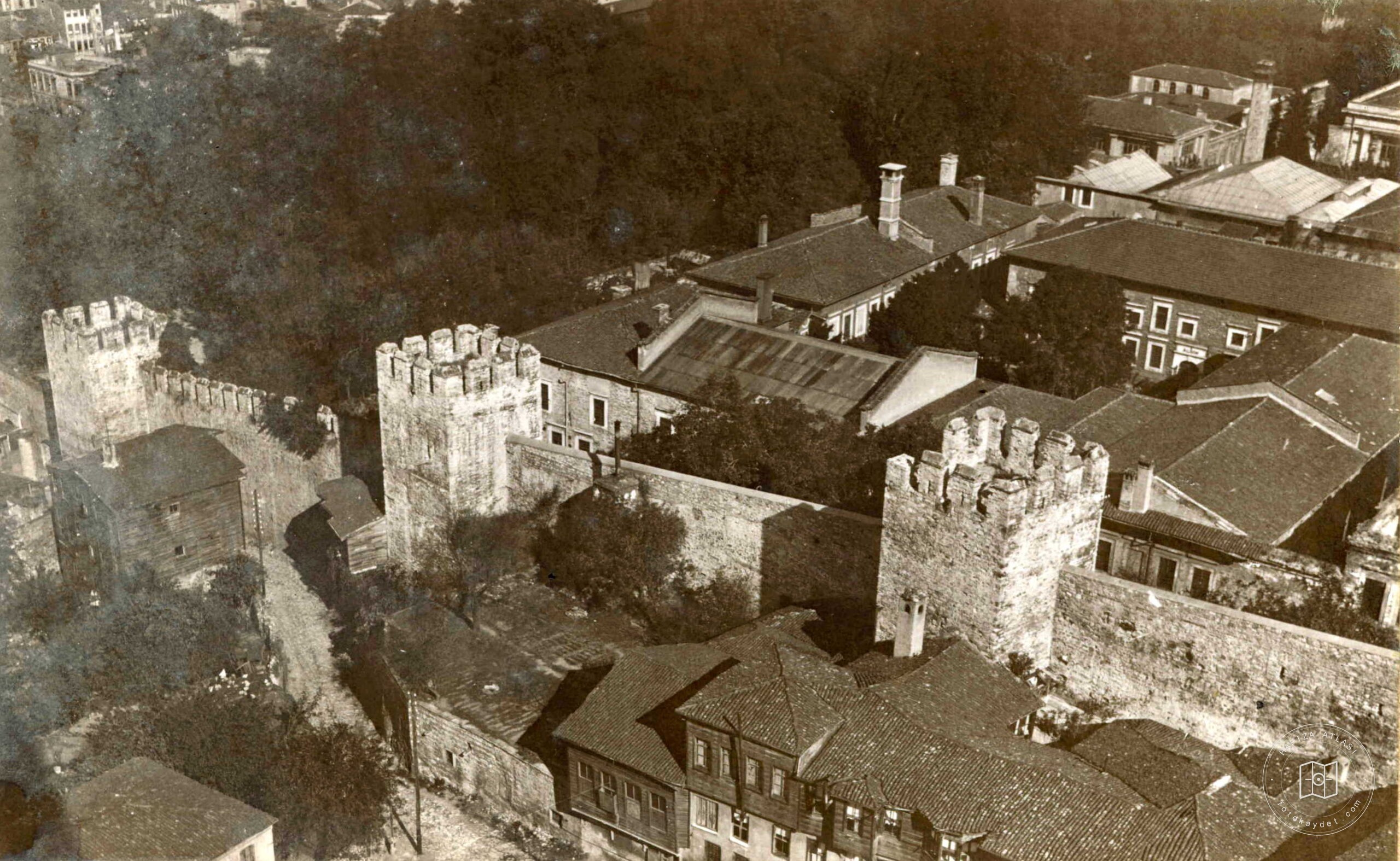 Ayasofya Minaresinden Soğukçeşme Sokak