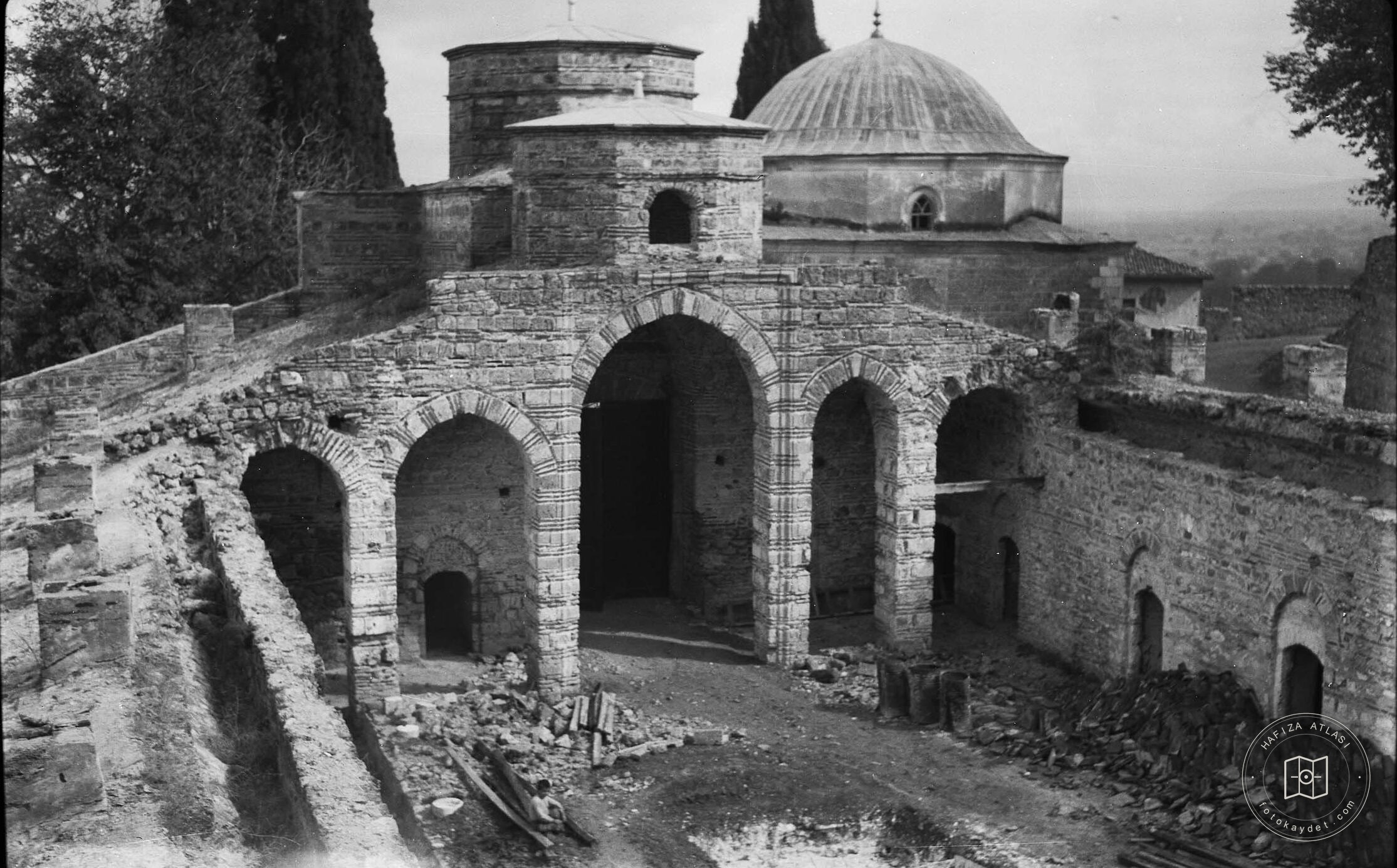 Yıldırım Bayezid Medresesi Avlu and Kubbeleri