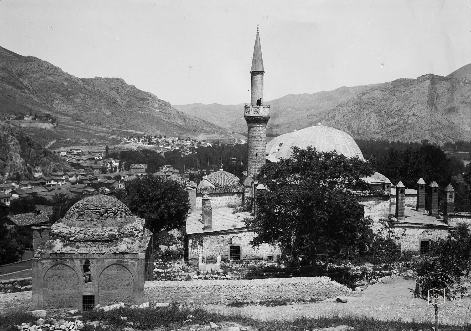 Çilehane Camii ve Türbesi