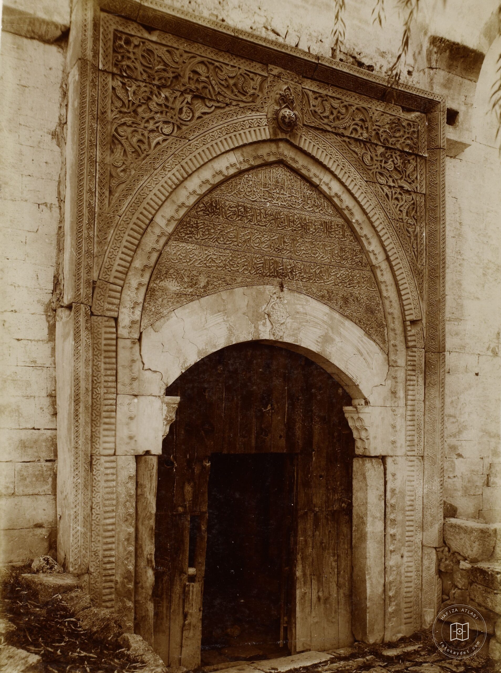 Karaman Signs Mosque Gate