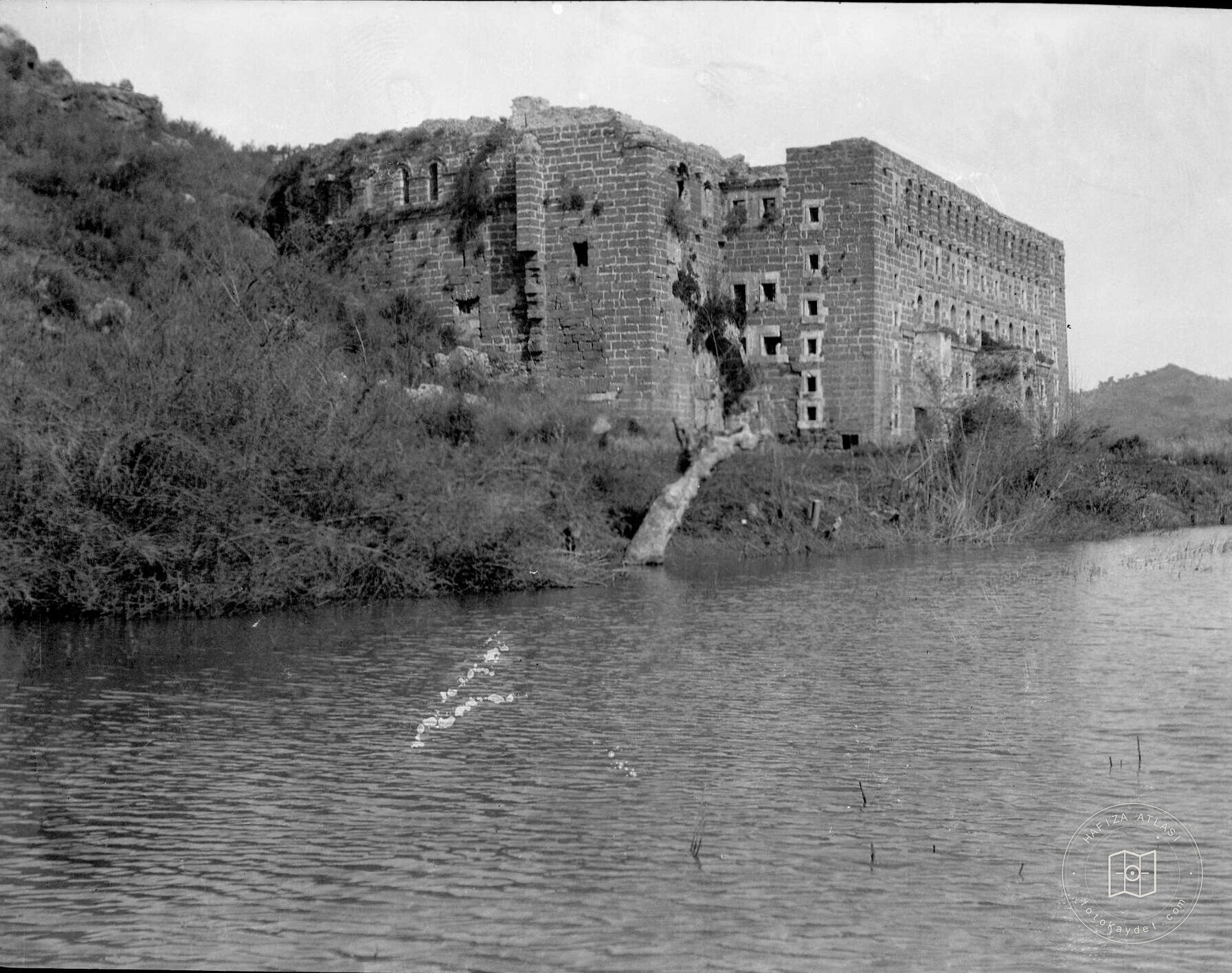 Aspendos Antik Tiyatrosu Dışarıdan Görünümü