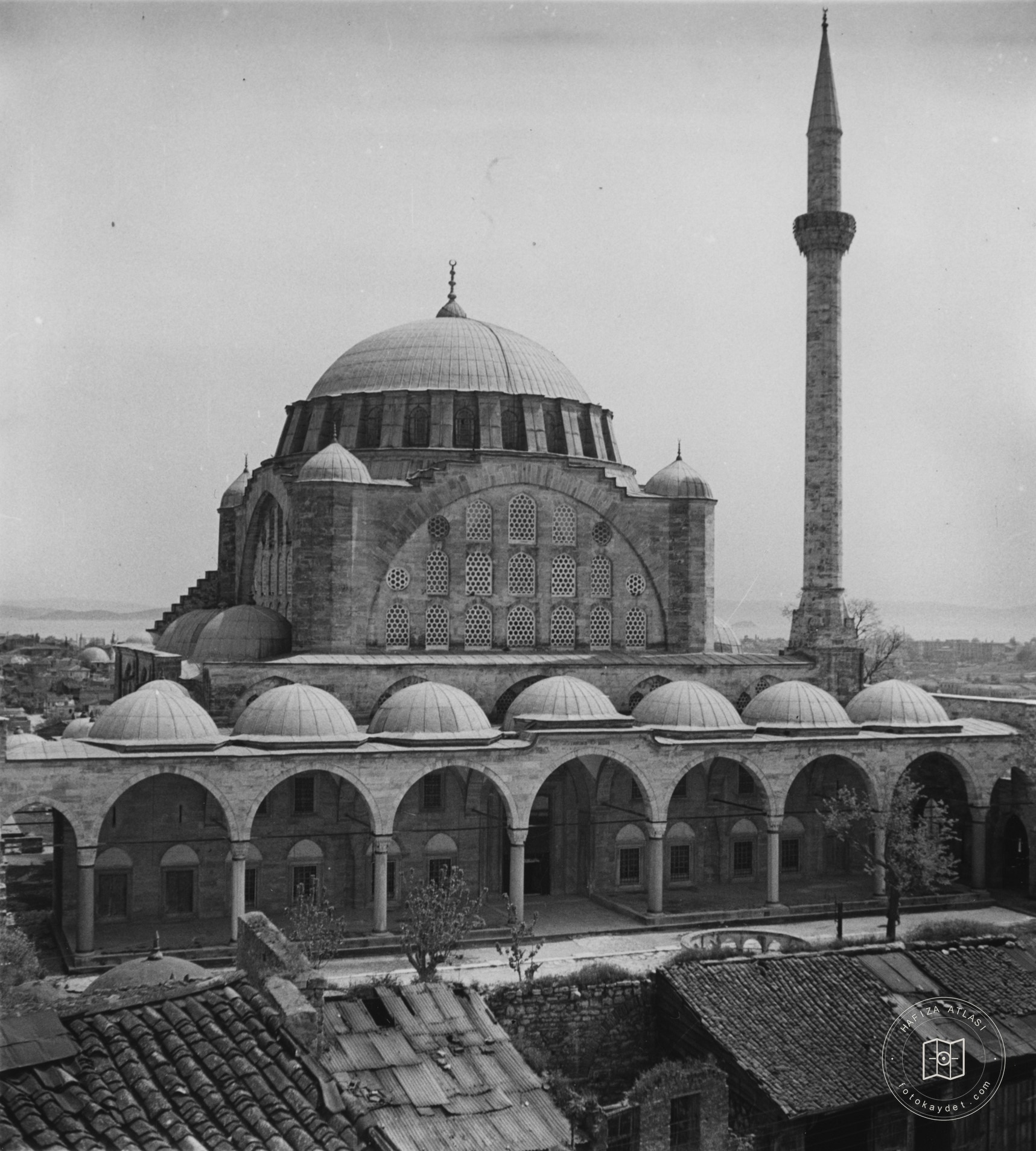 Mihrimah Sultan Camii Theodosius Kara Surlarının Üzerinden Görünümü