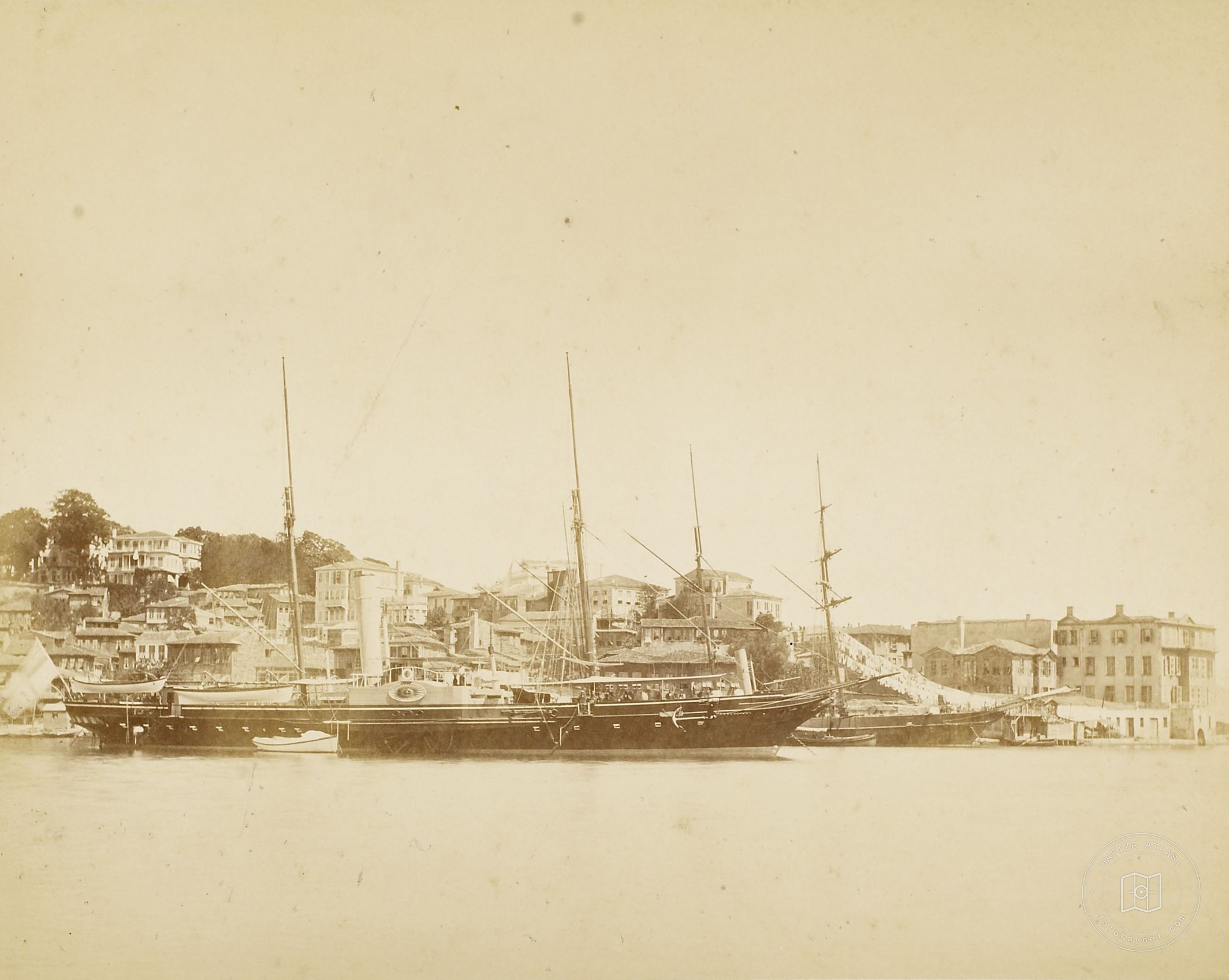 Tarabya Koyu ve Tarabya Evleri