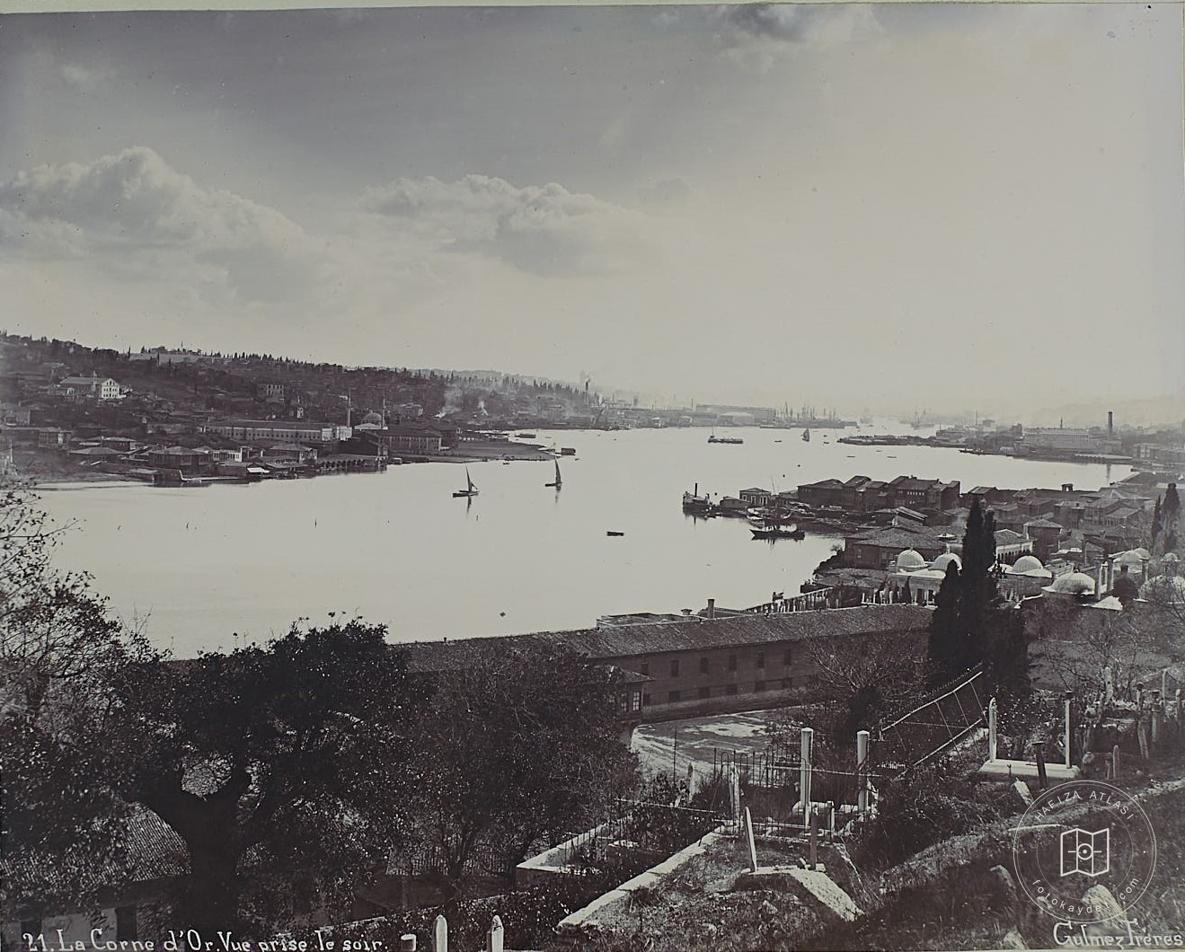 Eyüp Cemetery’ndan Golden Horn