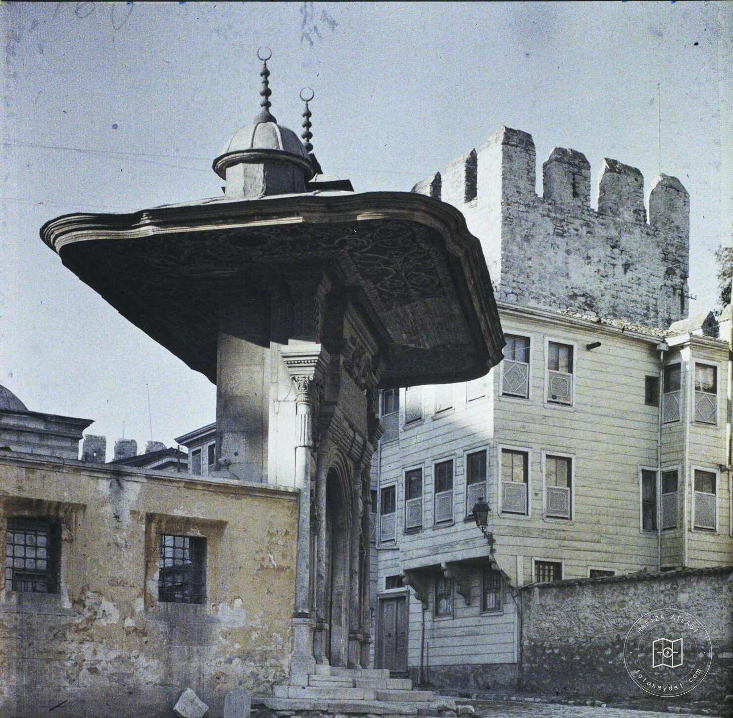 Soğukçeşme Sokağı Girişi