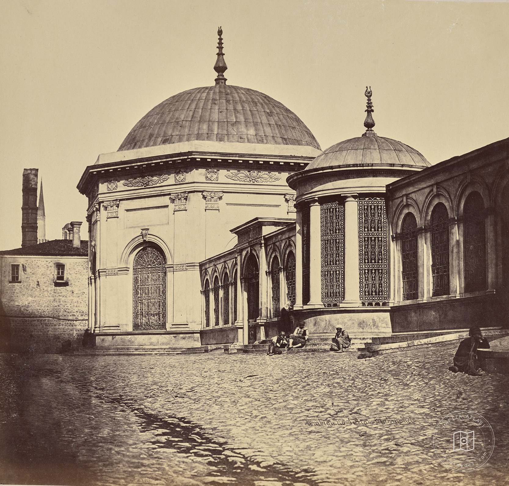 Divanyolu ve Sultan II. Mahmut Türbesi