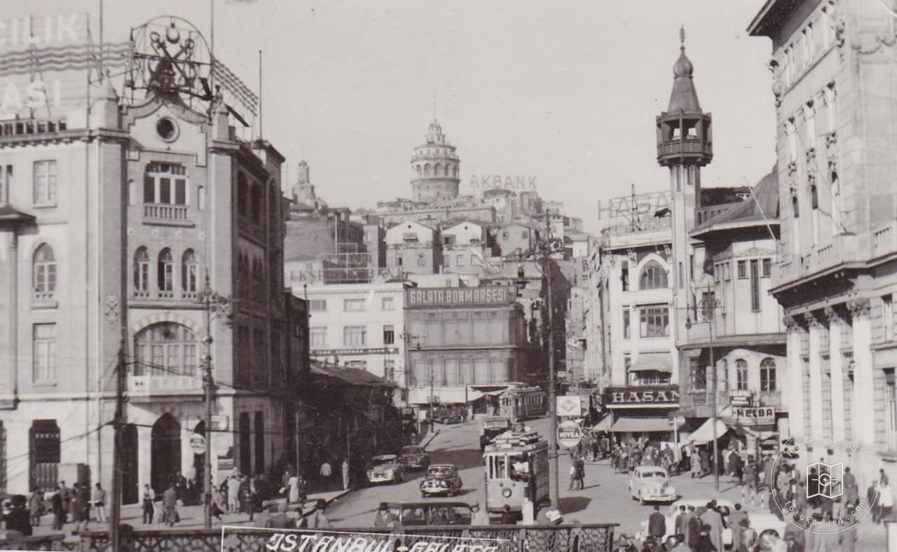 Galata Bridge Üzerindeki İskeleden Karaköy’e Bakış