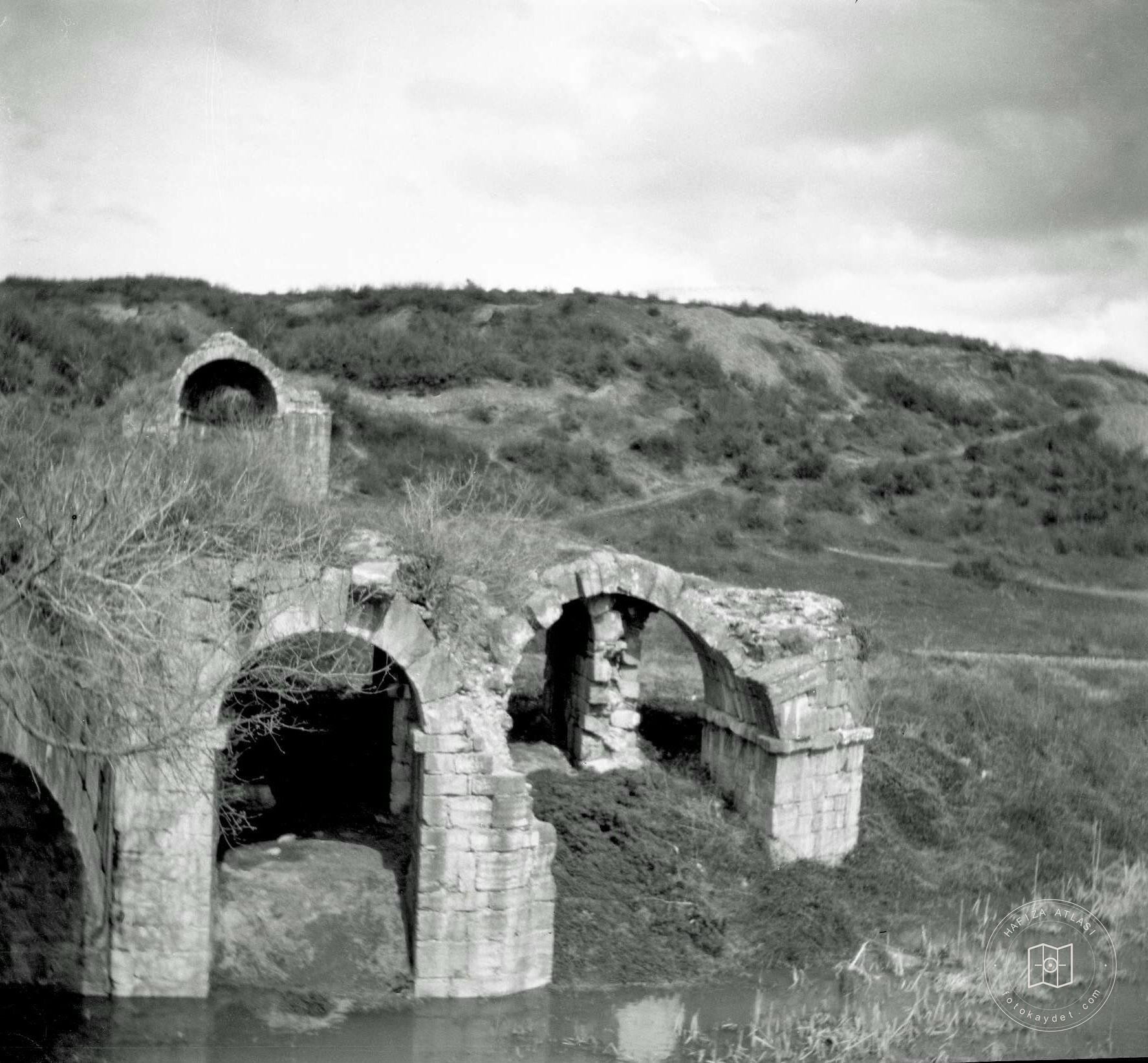 Justinianus Köprüsü Bitişiğindeki Yapı Kalıntısı