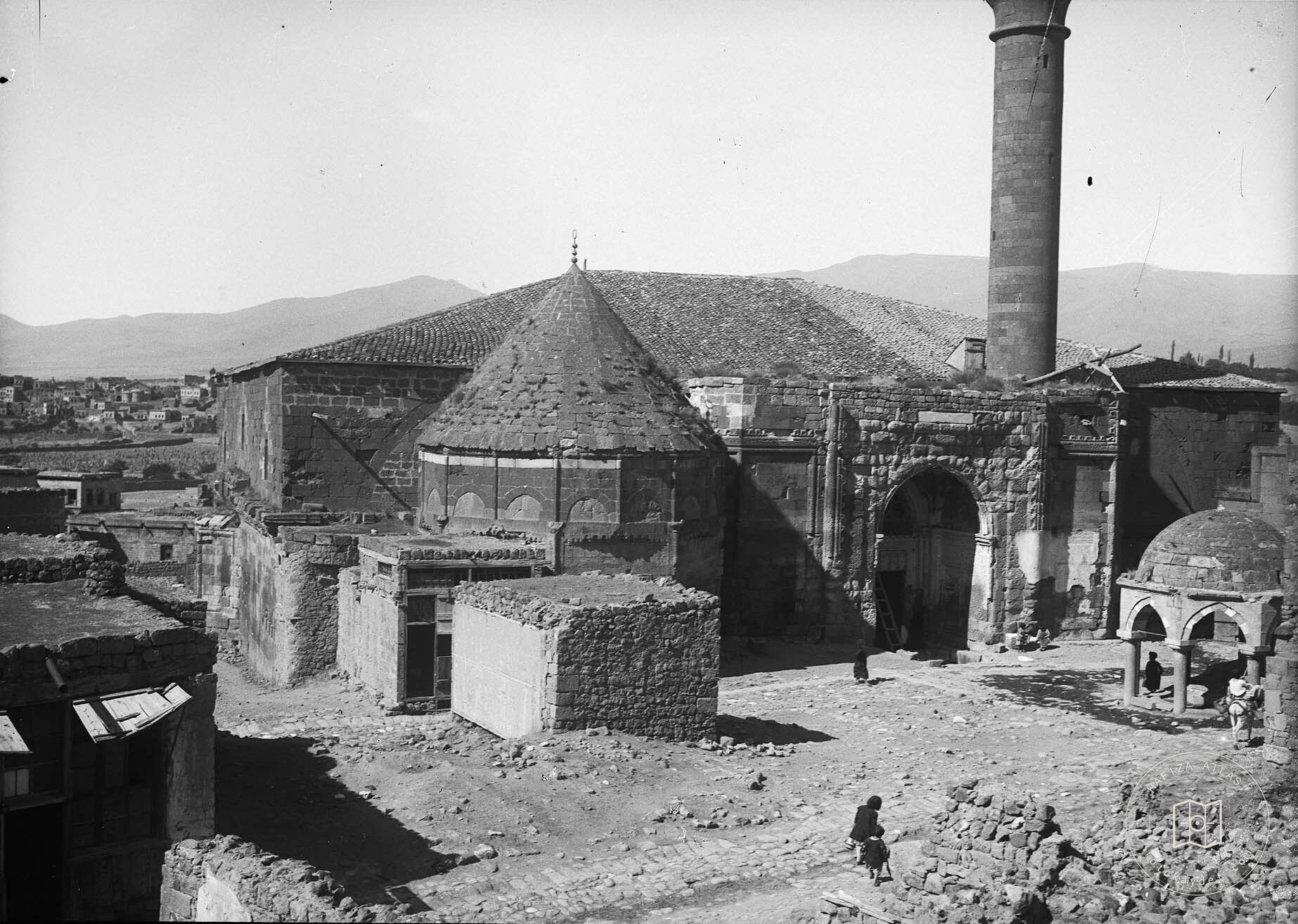 Niğde Sungur Bey Camii ve Sungur Bey Kümbeti
