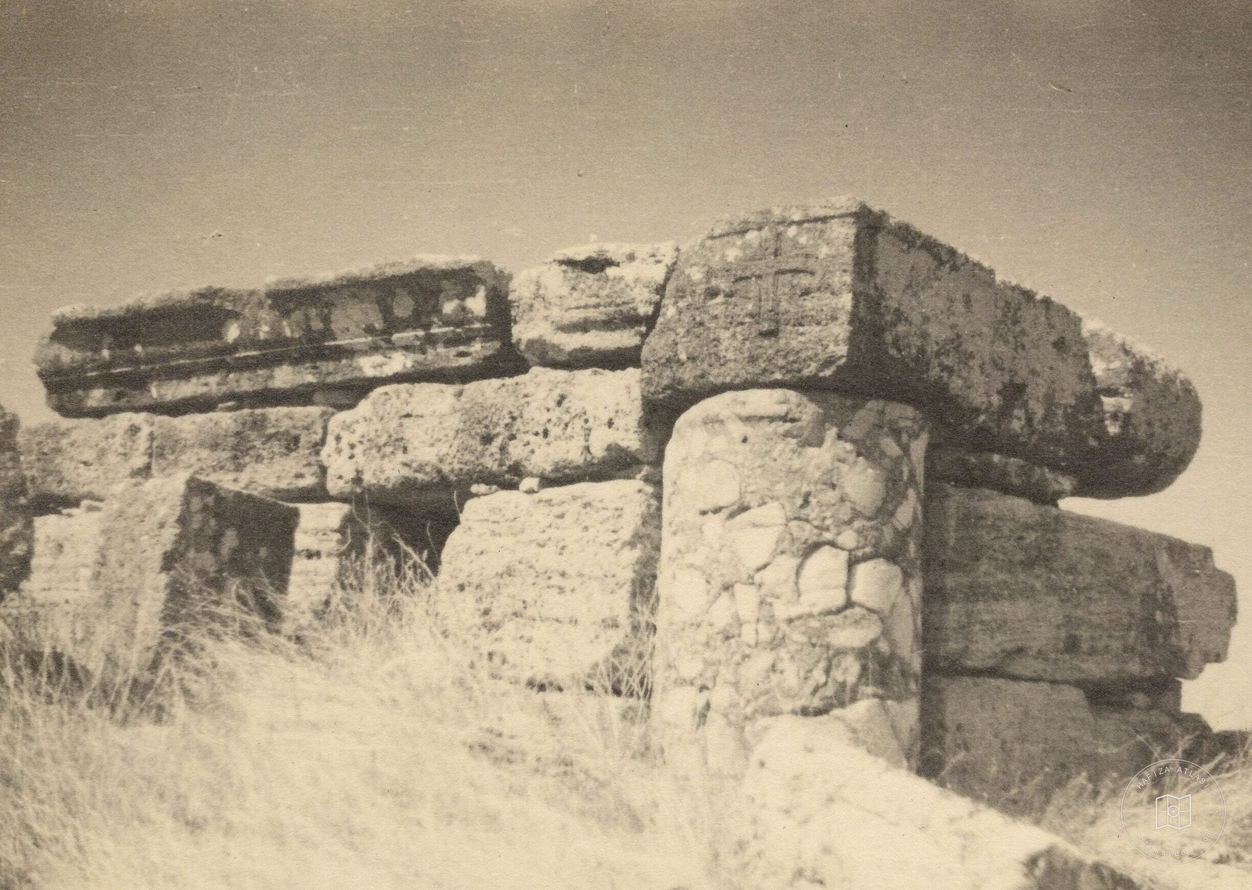 Hierapolis Haç Kabartmalı Mezar veya Kilise Kalıntısı