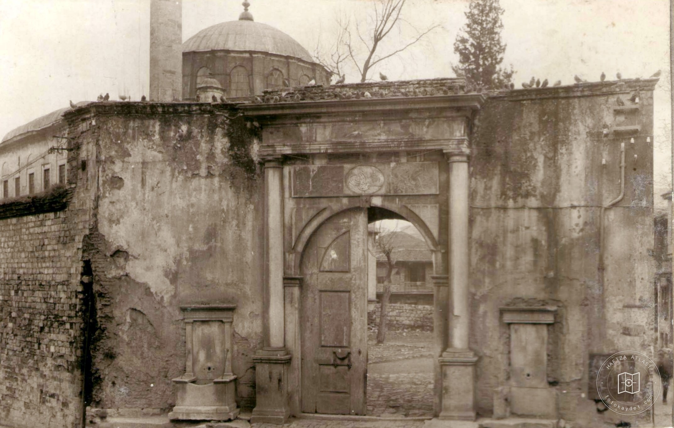 Şebsafa Women Mosque Entry Gate Before Opening