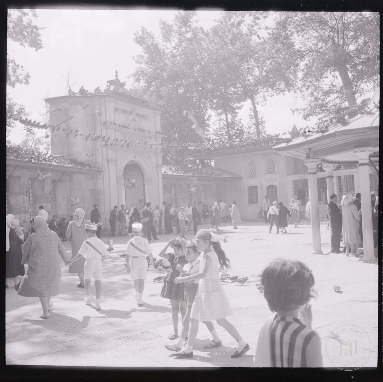 Oüp Sultan Mosque Avlusunda Sünnet Children