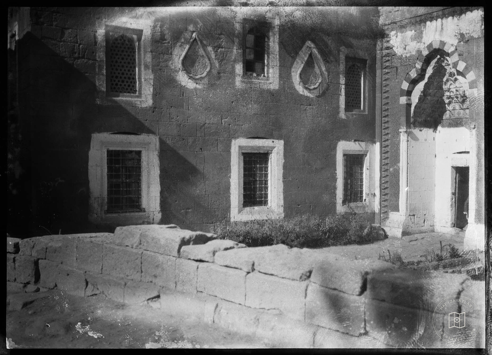 Bitlis Şerefiye Camii Giriş Kapısı