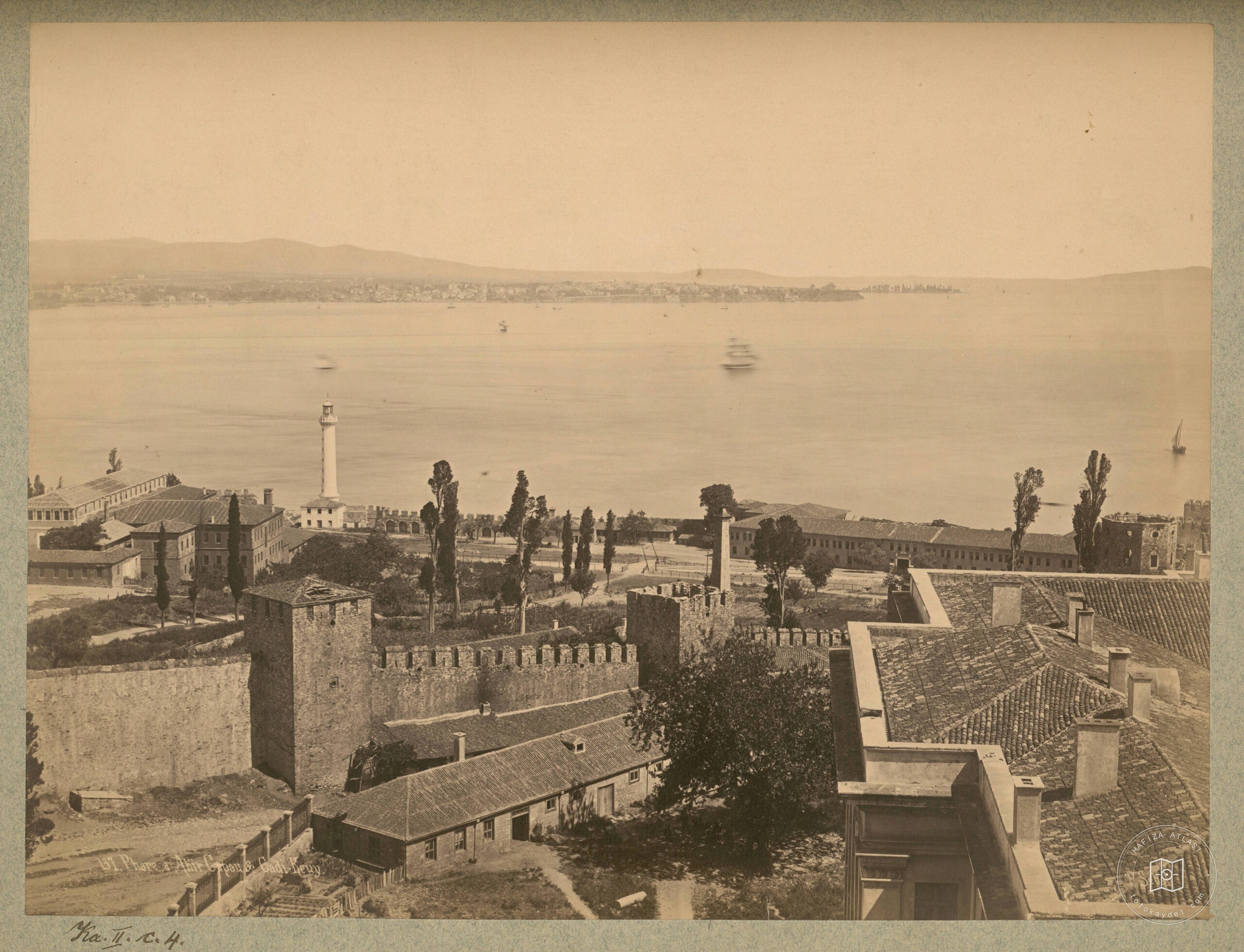 Ahırkapı ve Karşıda Kadıköy