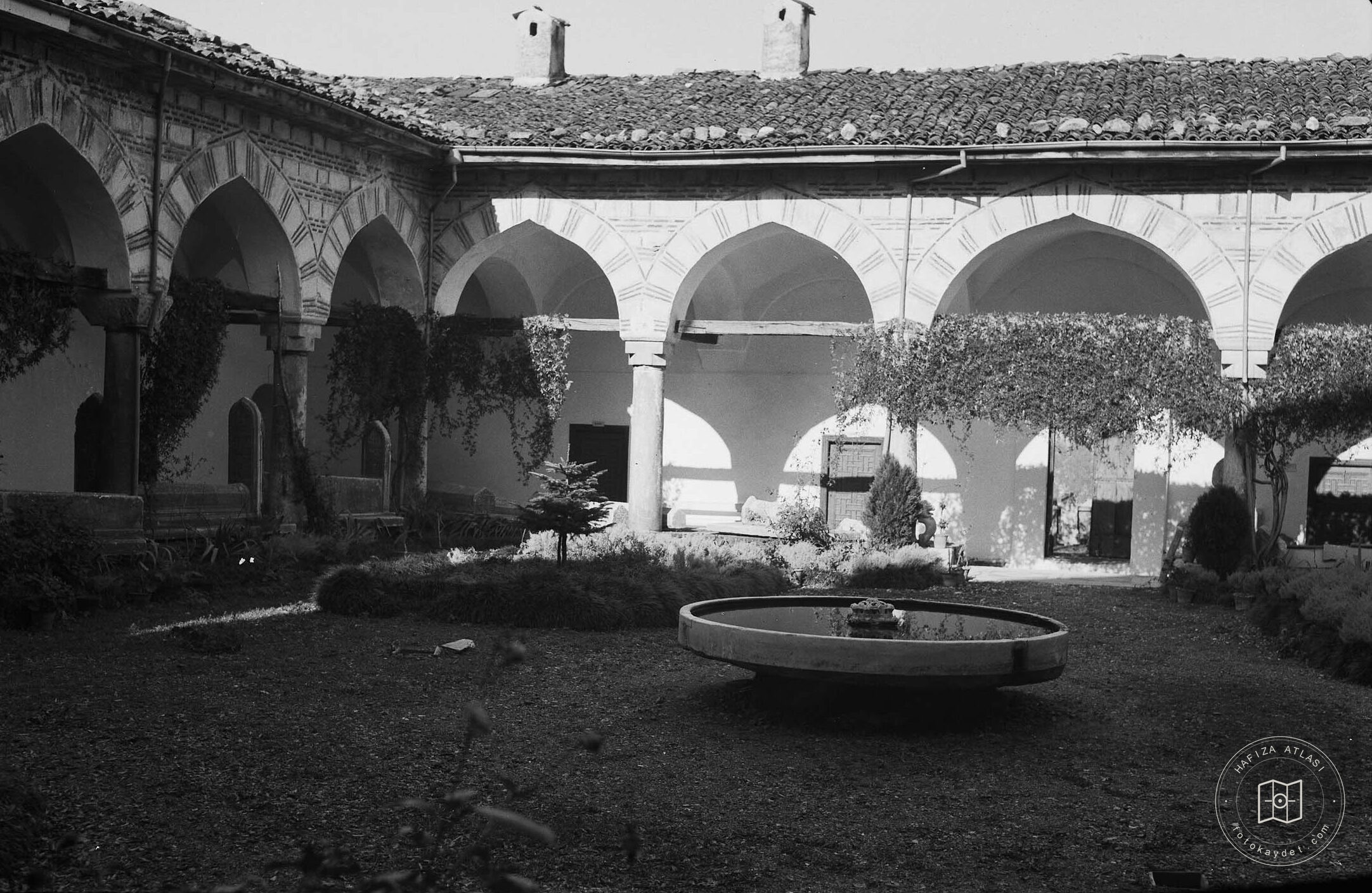 Green Mosque Medresesi Hunting