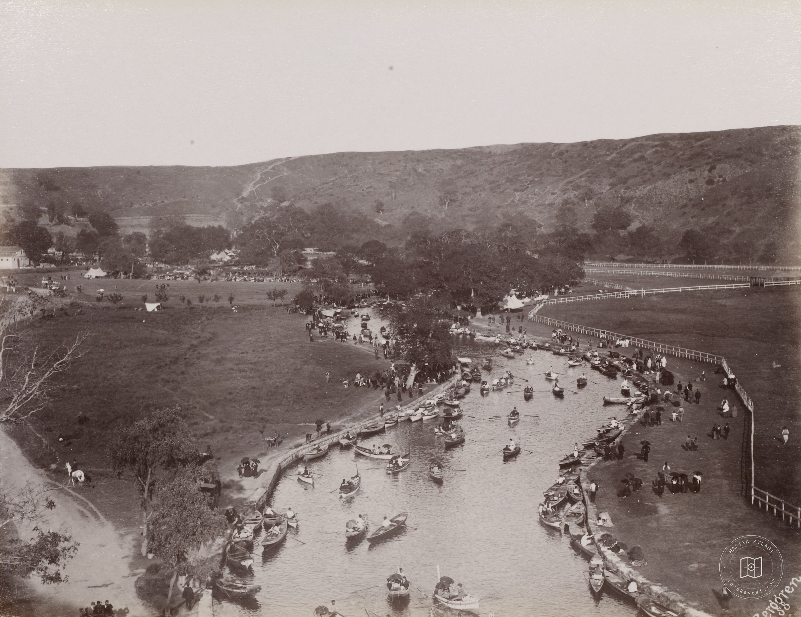 Sandals at Kağıthane Deresi