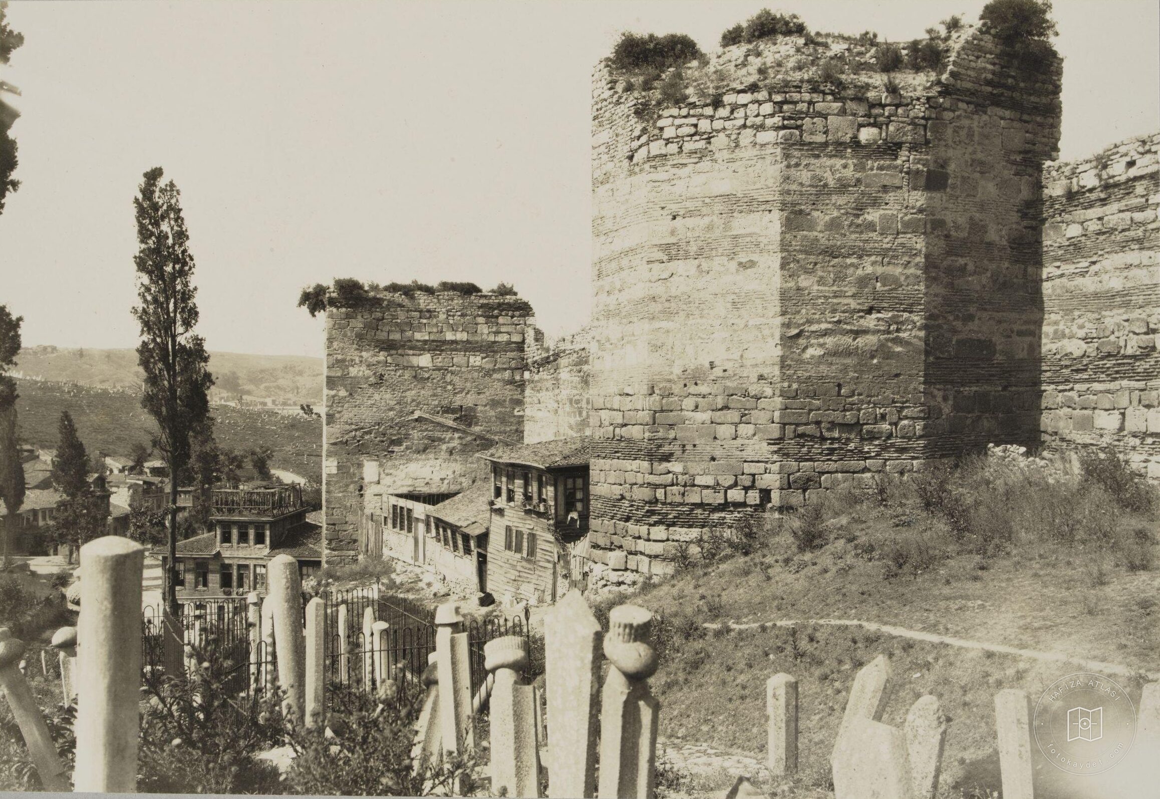 Surdibi Houses with Eğrikapı B8 and B9 Bushings