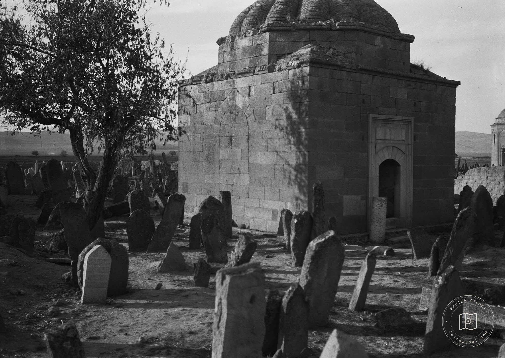 Şeyh Sücaeddin Türbesi