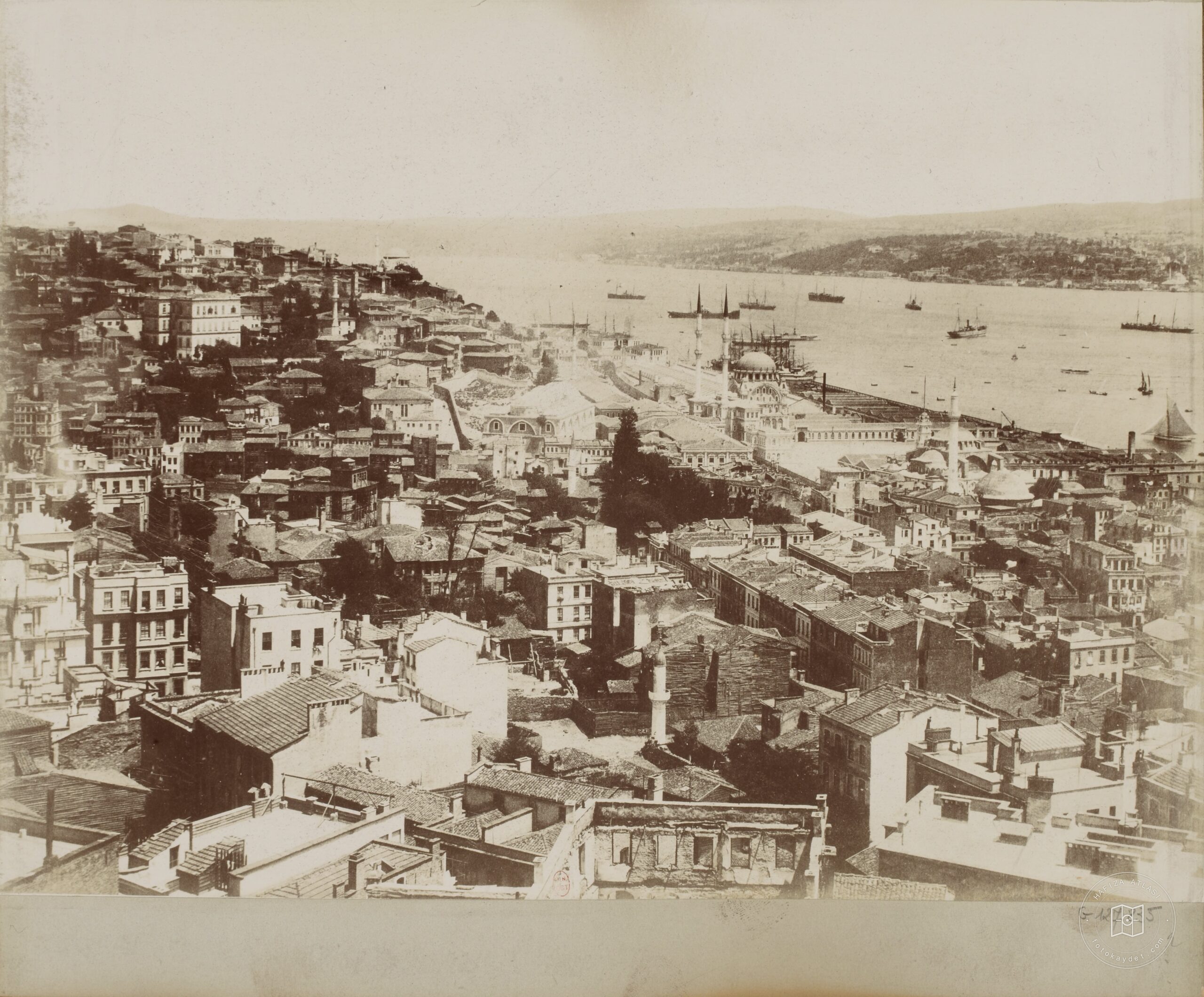 Istanbul Panorama from Galata Tower (2/10)