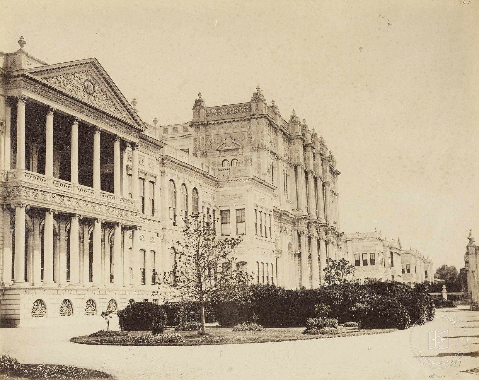 Dolmabahçe Sarayı
