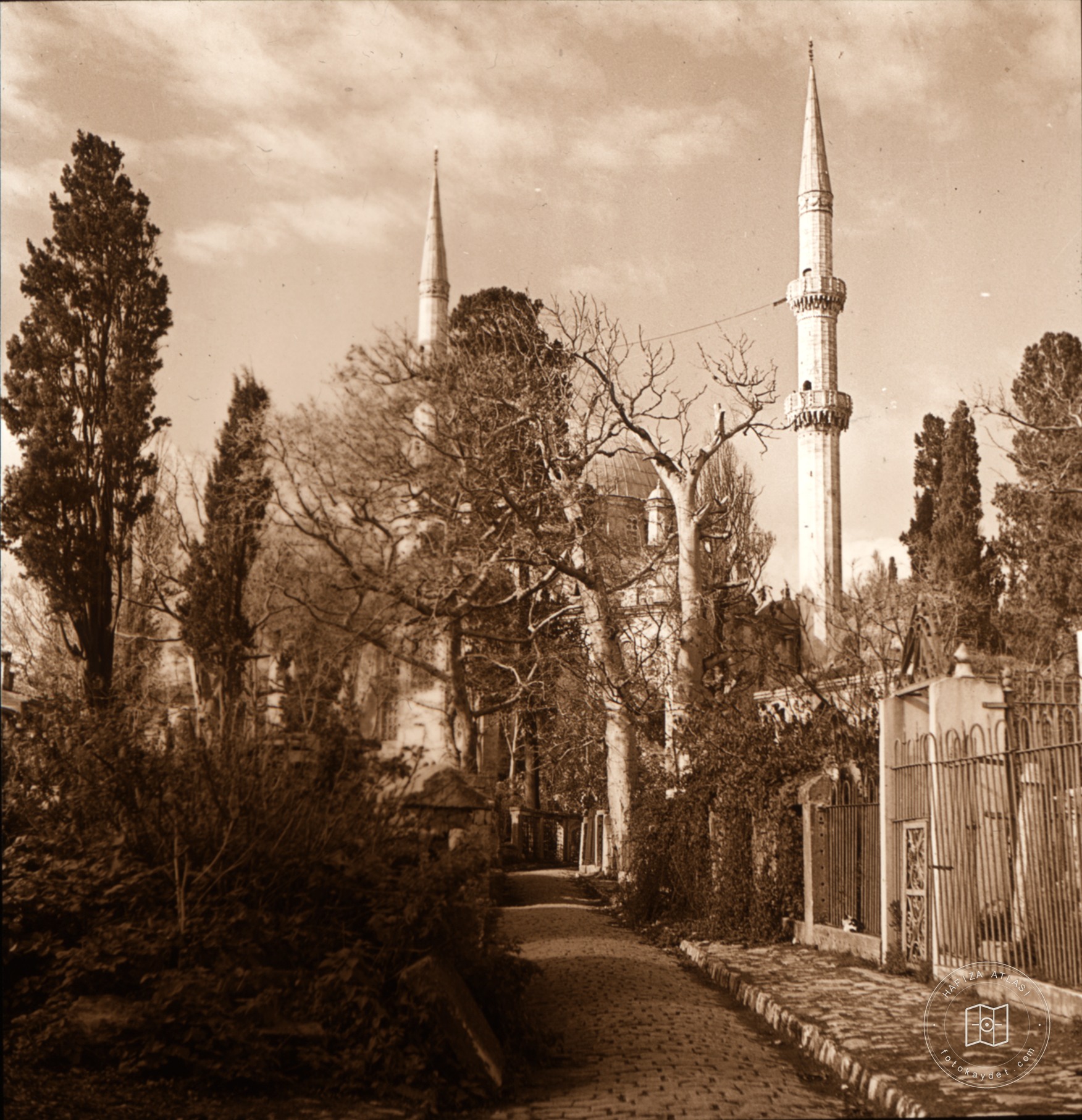 Oüp Sultan Mosque and the View of Cemetery in the Environment