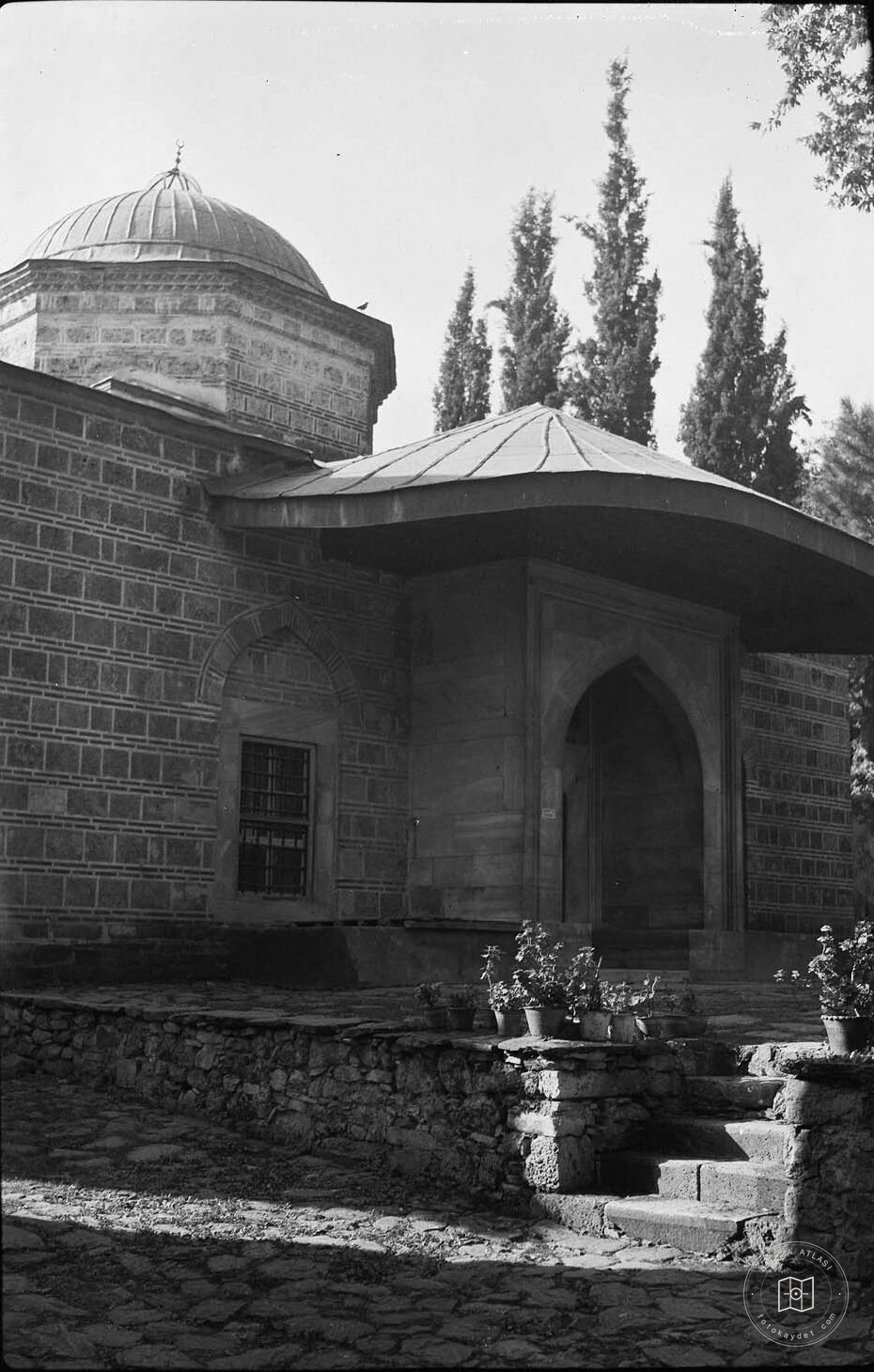 II. Murat Türbesi Girişi