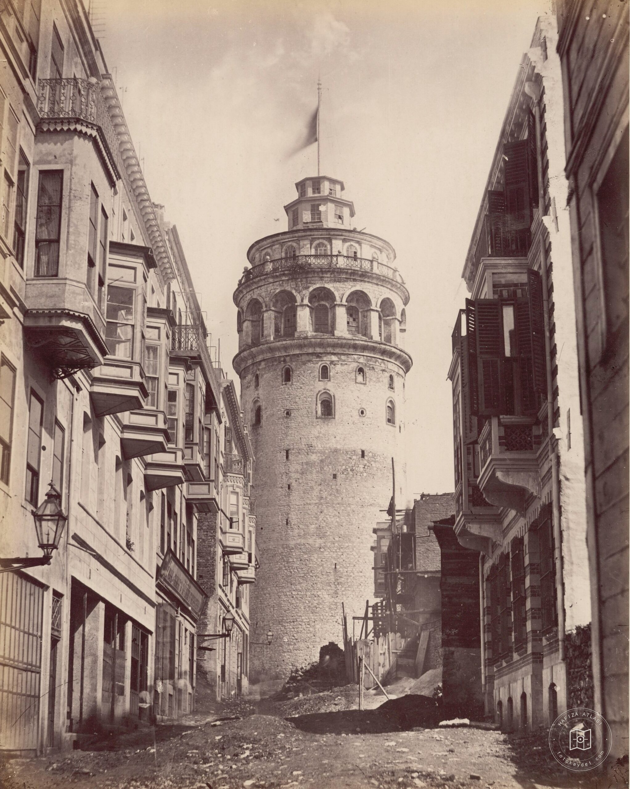 Büyük Hendek Avenue’nden Galata Tower