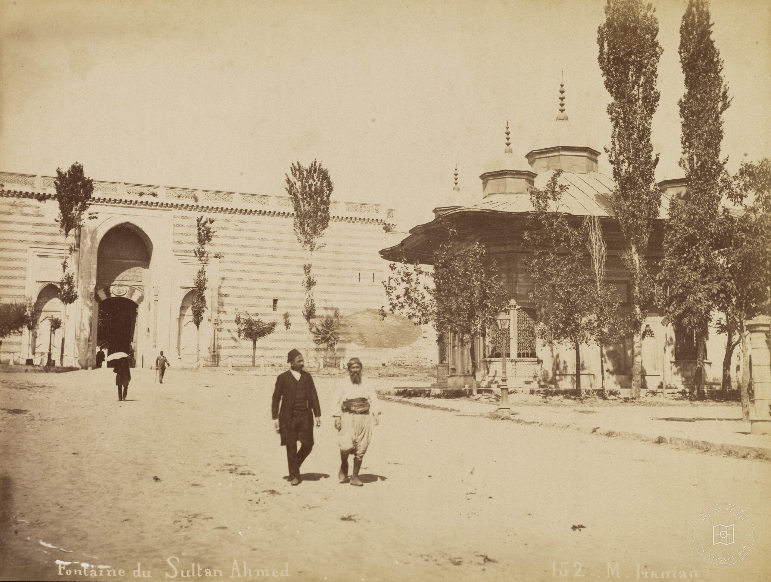 III. Ahmet Çeşmesi ve Topkapı Sarayı Girişi