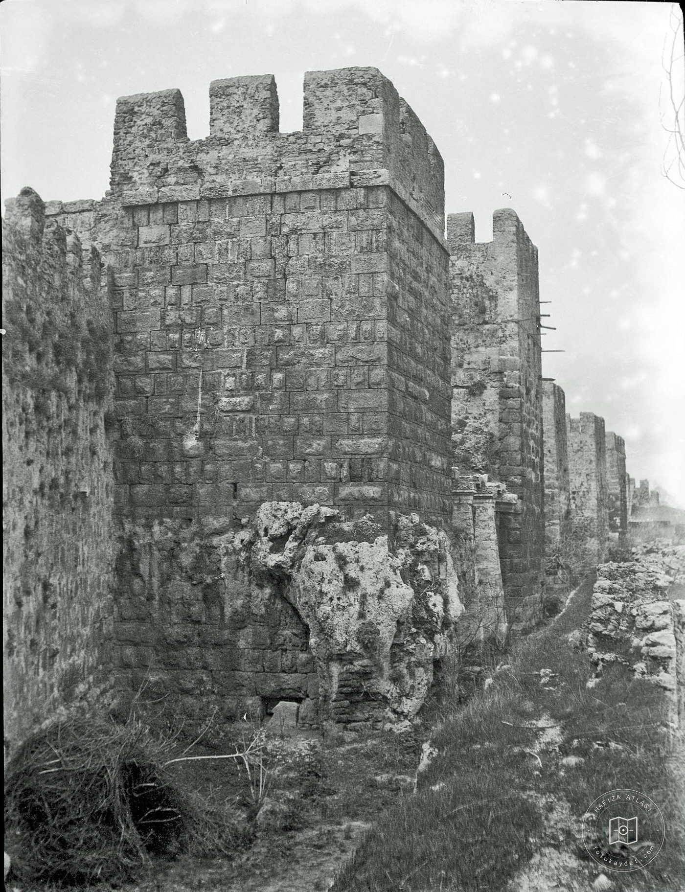 Antalya: Hadrian Kapısı Güneyi Surları