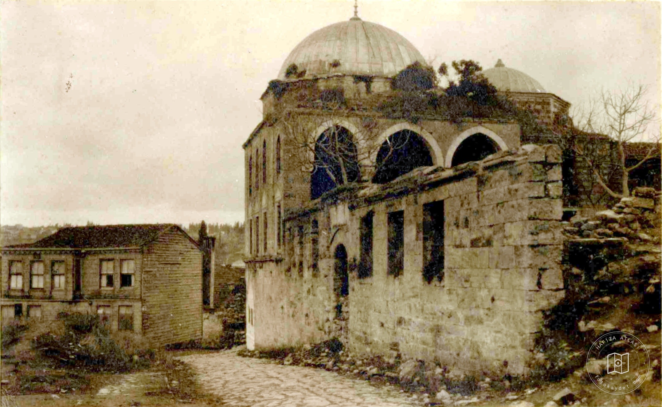 Halil Paşa Türbesi