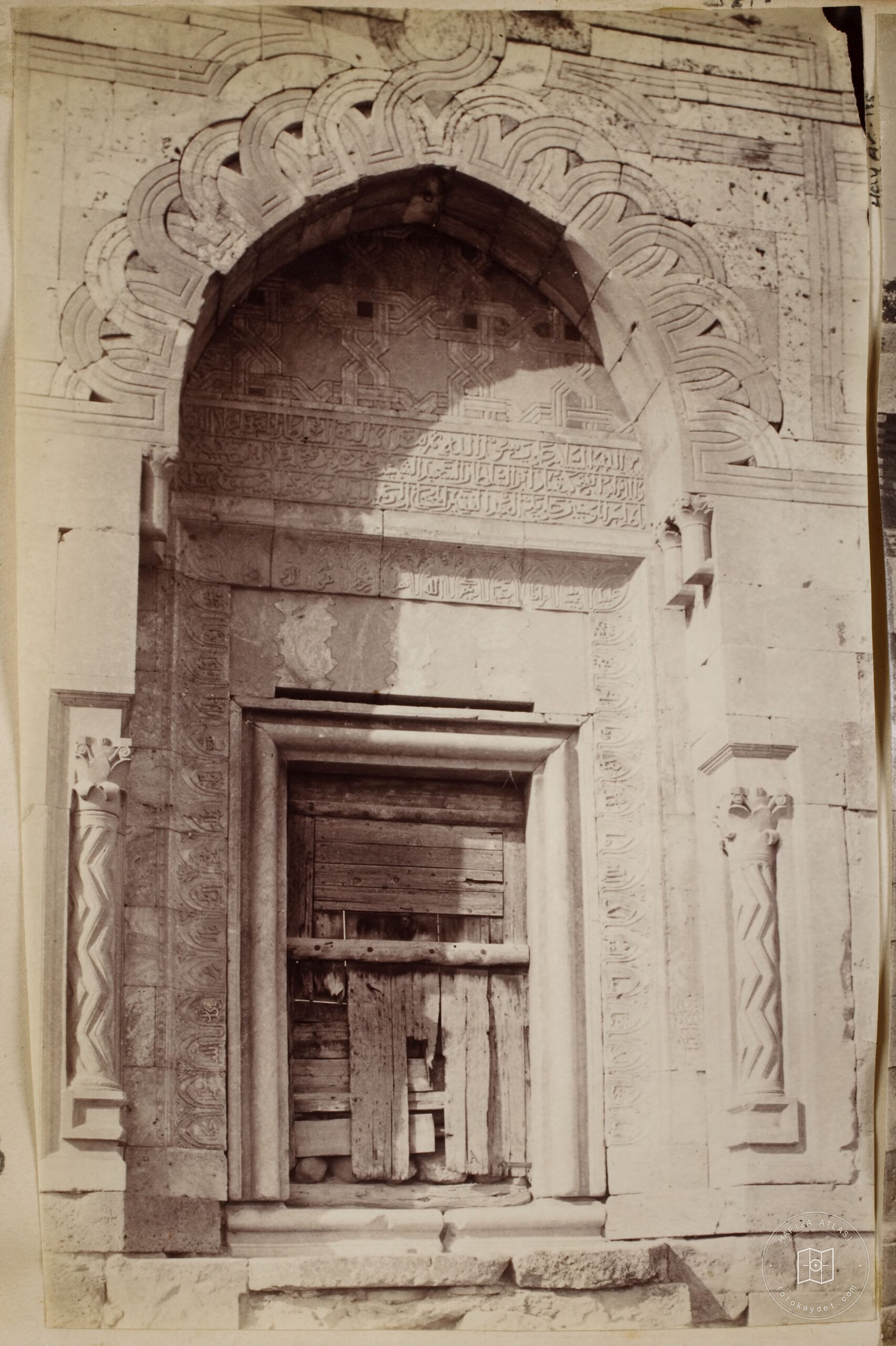 Alaaddin Camii Kuzeye Bakan Taç Kapısı