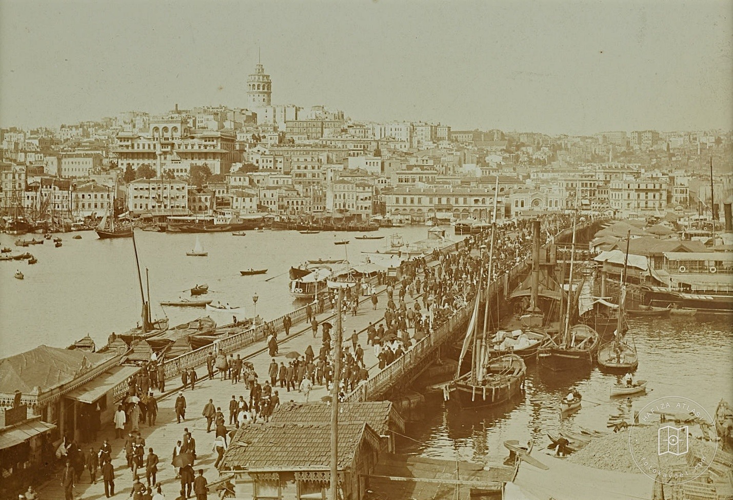 Eminönü’nden Galata Bridge’nün Görünüşü