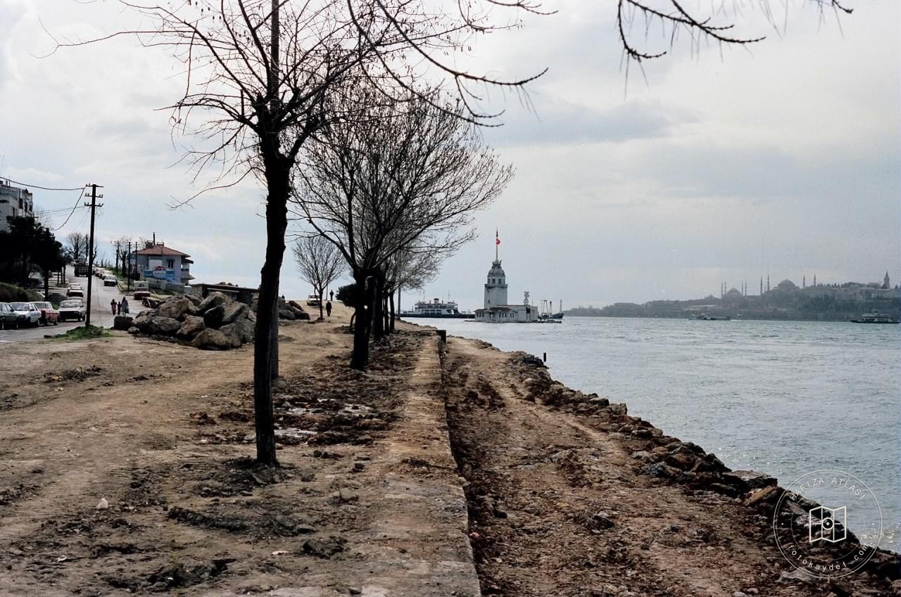 Salacak-Harem Beach Road Building